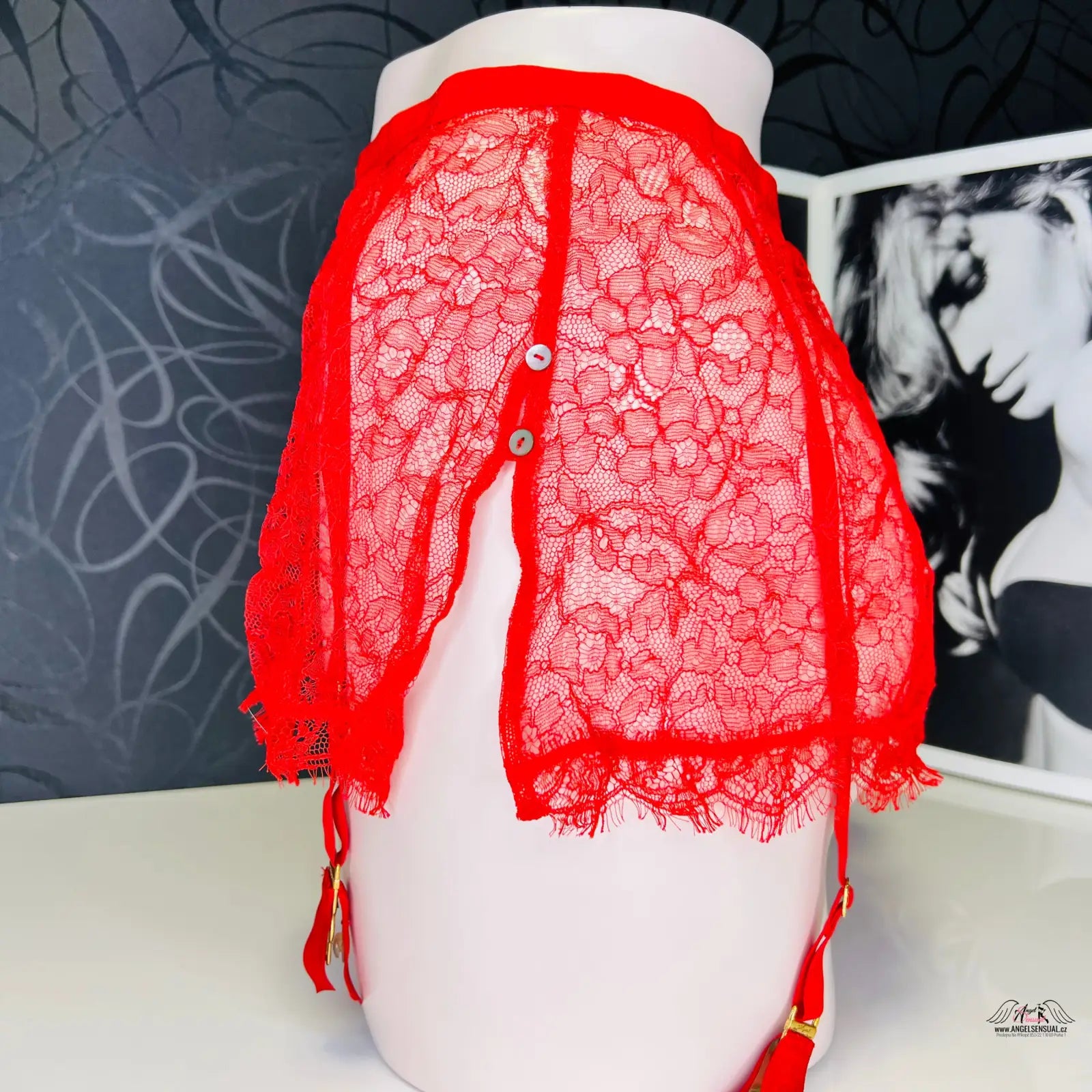 Red lace garter belt from Agent Provocateur Podvazková Sukně Annoushka s odepínatelnými knoflíčky