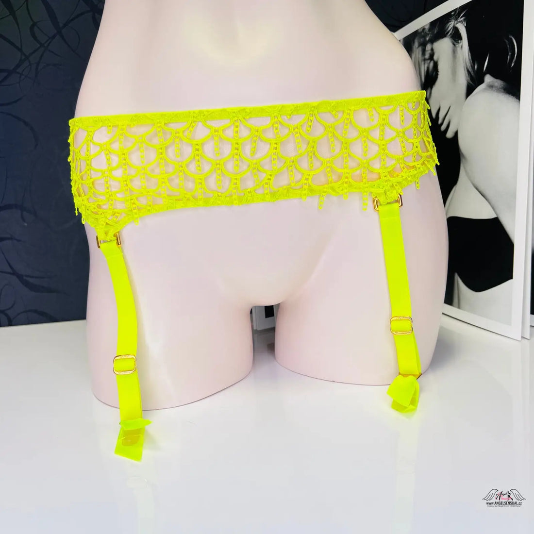 Neon žlutá krajková podprsenka s širokými elastickými pásy Axis suspender lime