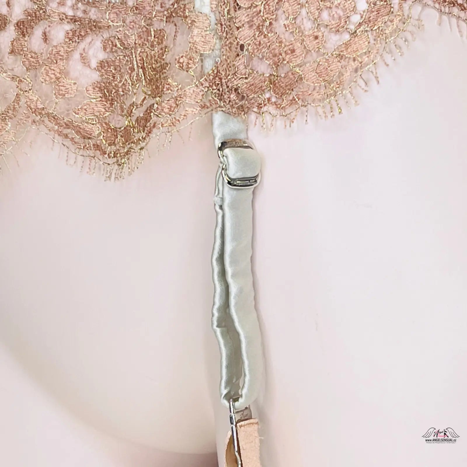 Lace-trimmed romantický podvazkový pás Lorelli s nastavitelnými popruhy pro zvláštní příležitosti