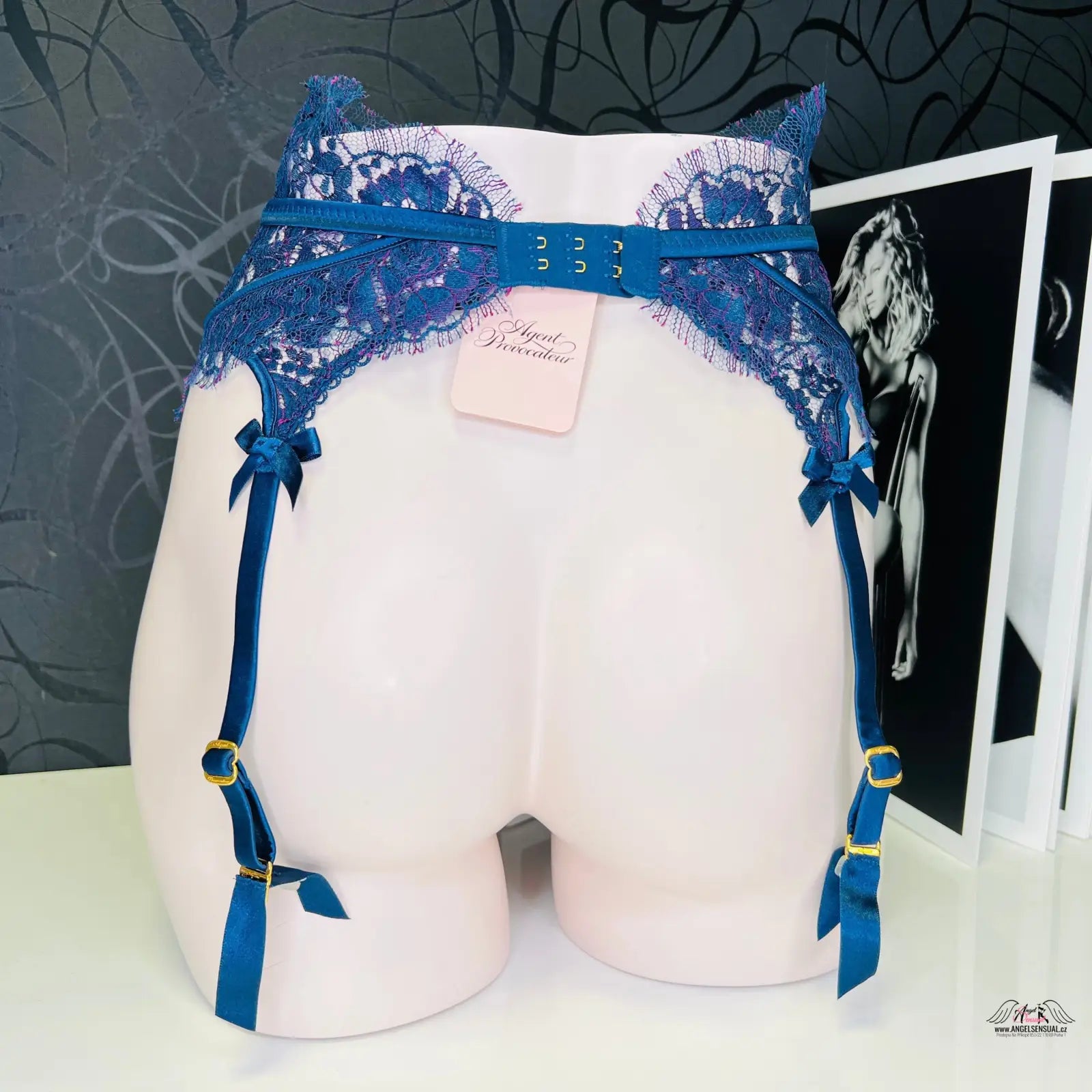 Modrý krajkový podvazkový pás Palmina Navy, elegantní navy podvazky, luxusní design