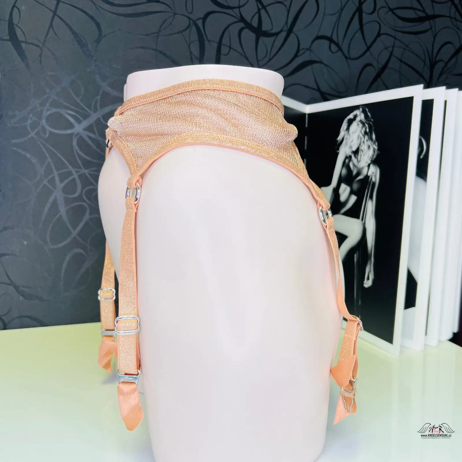 Peach-colored svůdný síťkovaný podvazkový pás Phoebe Provocateur