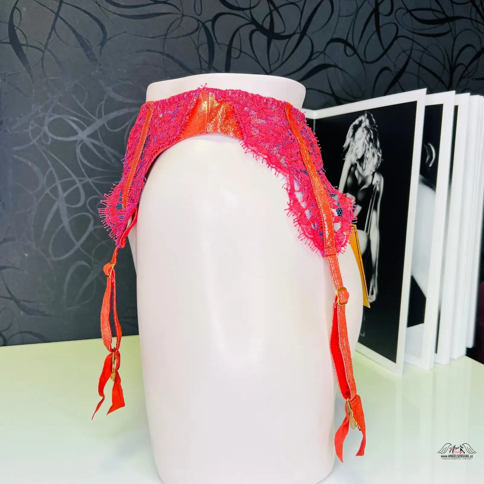 Red and orange lace garter belt with jemnou mašličkou for Podvazkový Pás Samarra