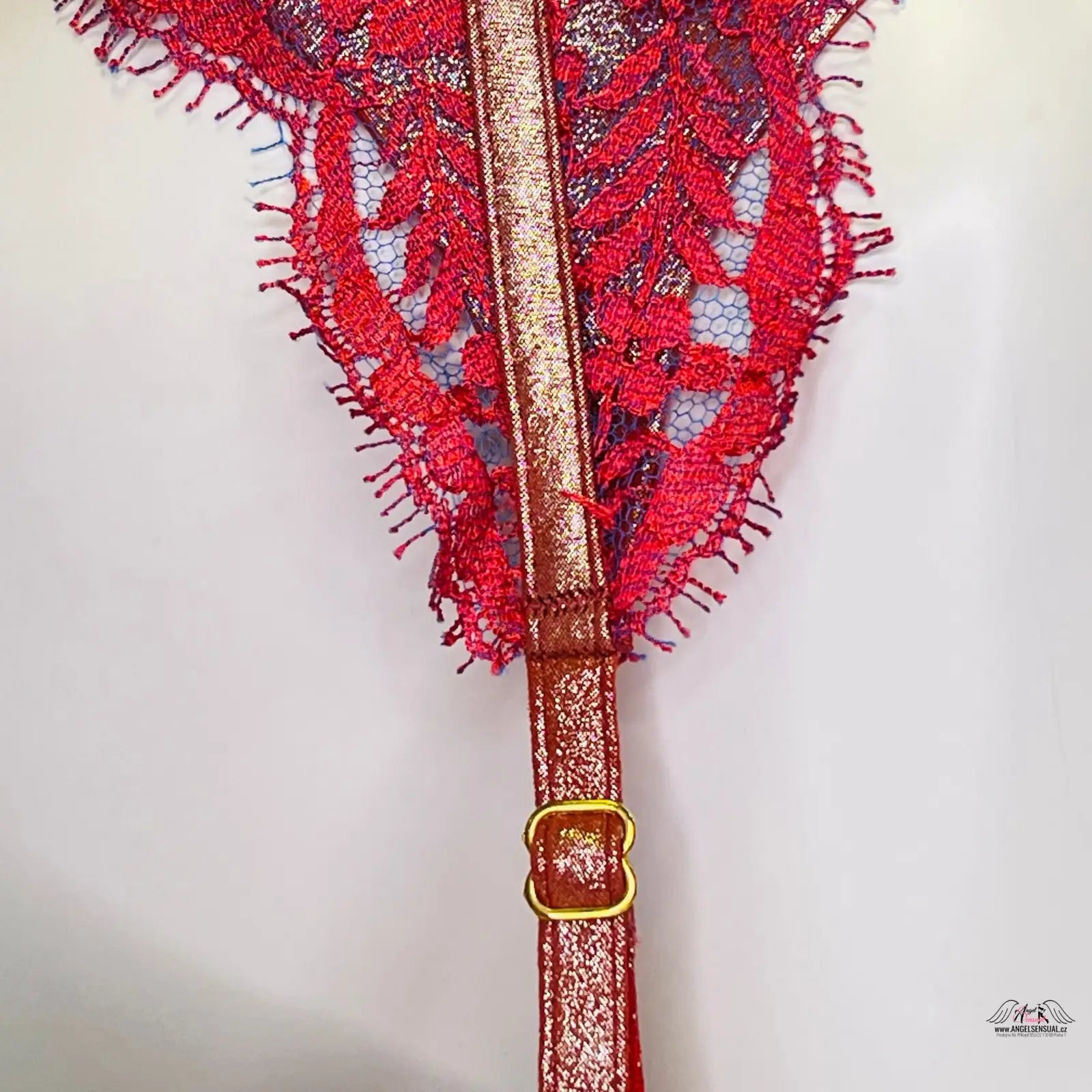 Red lace lingerie s gold strap a podvazkový pás Samarra s třpytivou látkou a jemnou mašličkou
