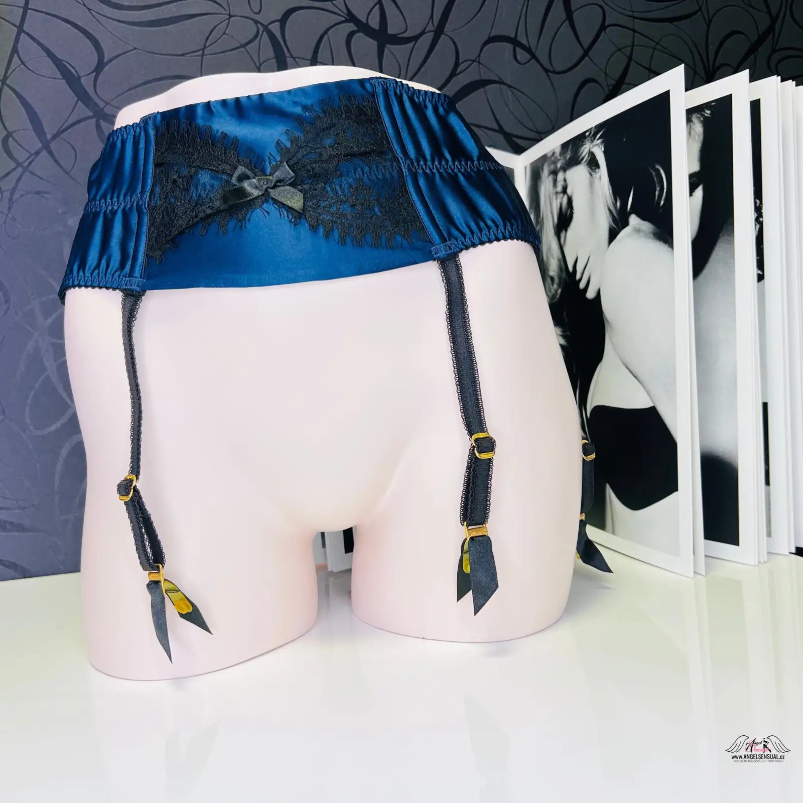 Ženské spodní prádlo s modro-černým krajkovým pasem Luxusní Stephanee Waspie