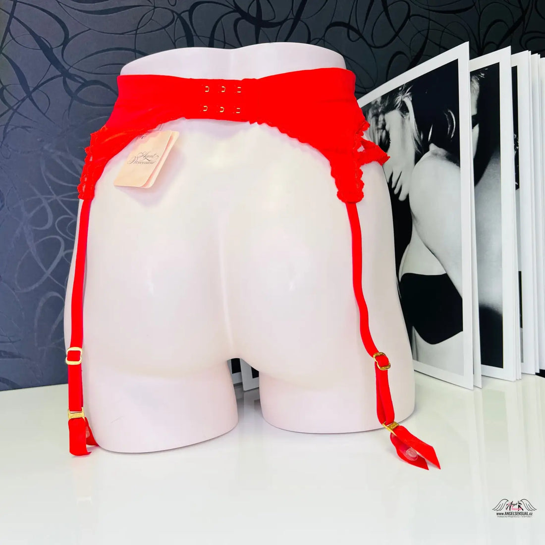 Red garter belt on a mannequin with luxusní podvazkový pás and spodní prádlo s mašličkami