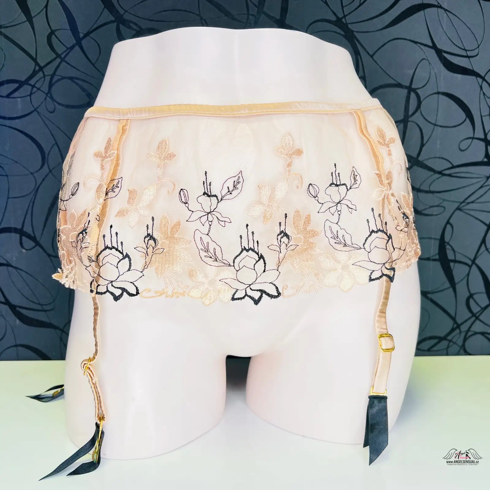 Agent Provocateur Yoshie suspendery s vintage-style krajkou a květinovou výšivkou