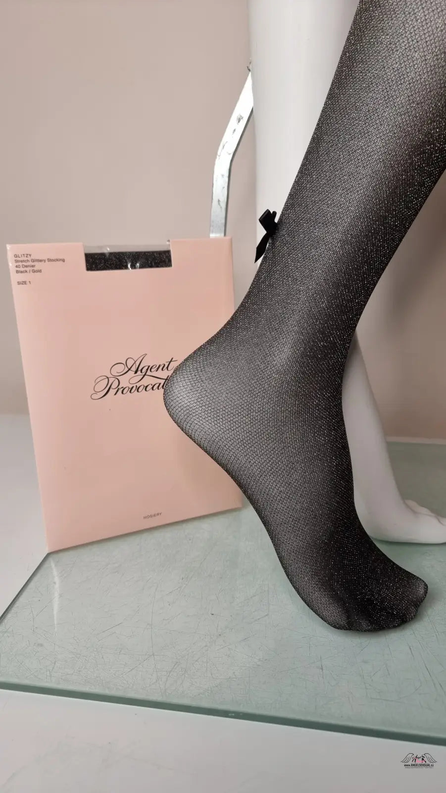 Agent Provocateur luxusní nadkolenky s třpytivým černým a zlatými vlákny přinášejí eleganci