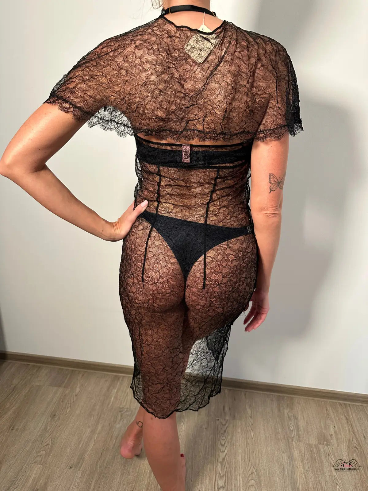 Agent Provocateur Šaty Annoushka s průhlednou hnědou krajkou a krátkými rukávy