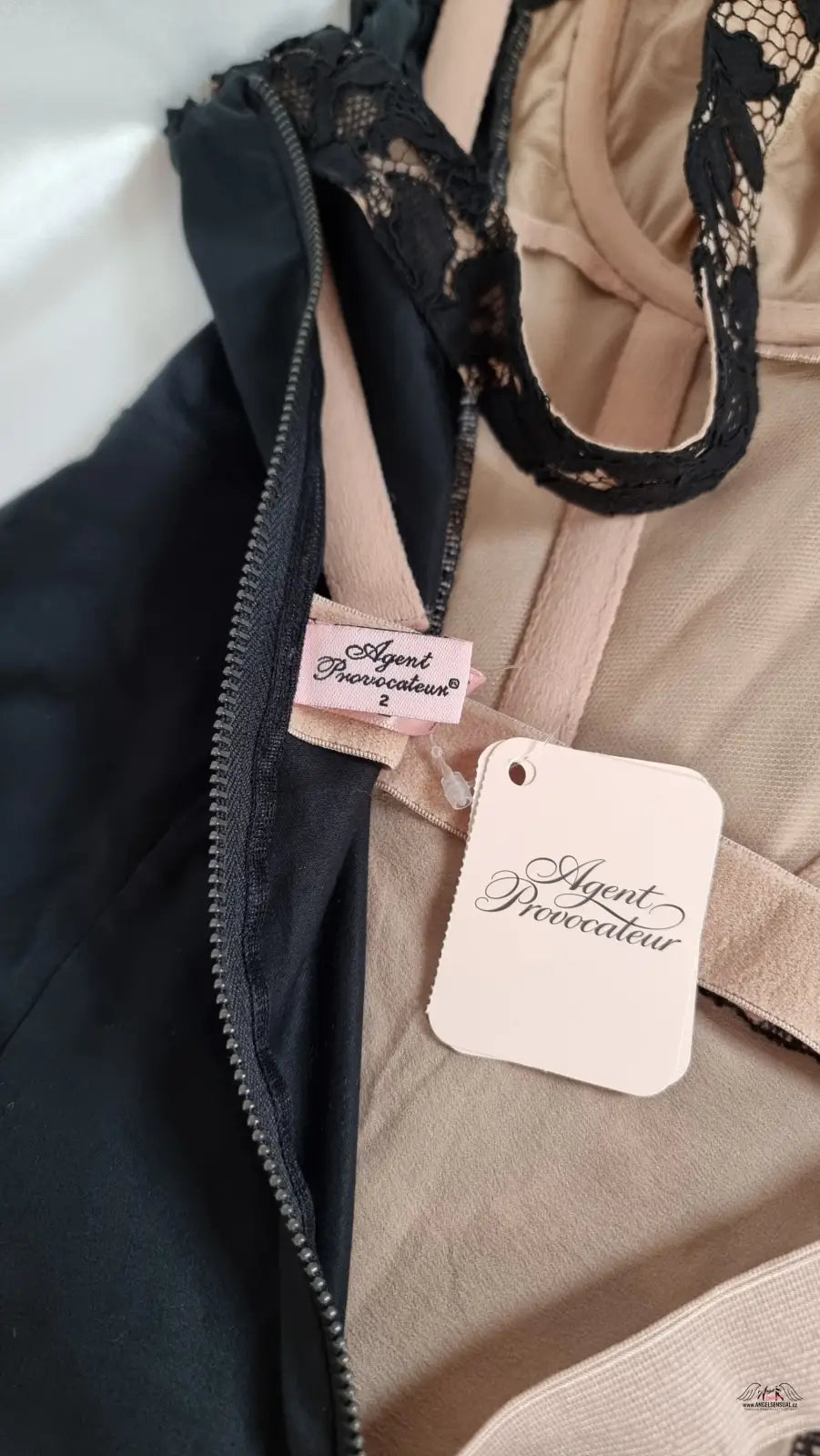 Agent Provocateur Šaty Willow s černou a nude krajkou francouzské leavers krajky