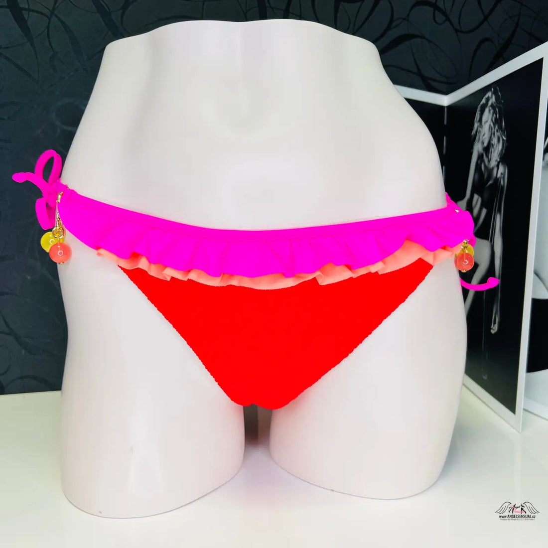 Barevný spodní díl plavek Agent Provocateur Heidi v hot pink a červené barvě