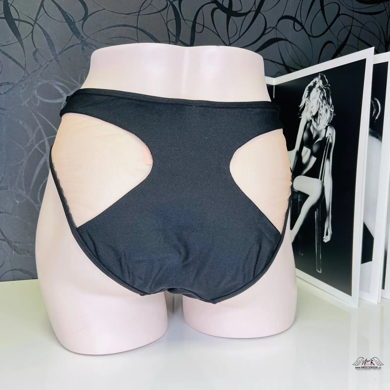 Black cutout bikini bottoms from Agent Provocateur Spodní Díl Plavek Marlene s jemnou síťovinou na přední straně