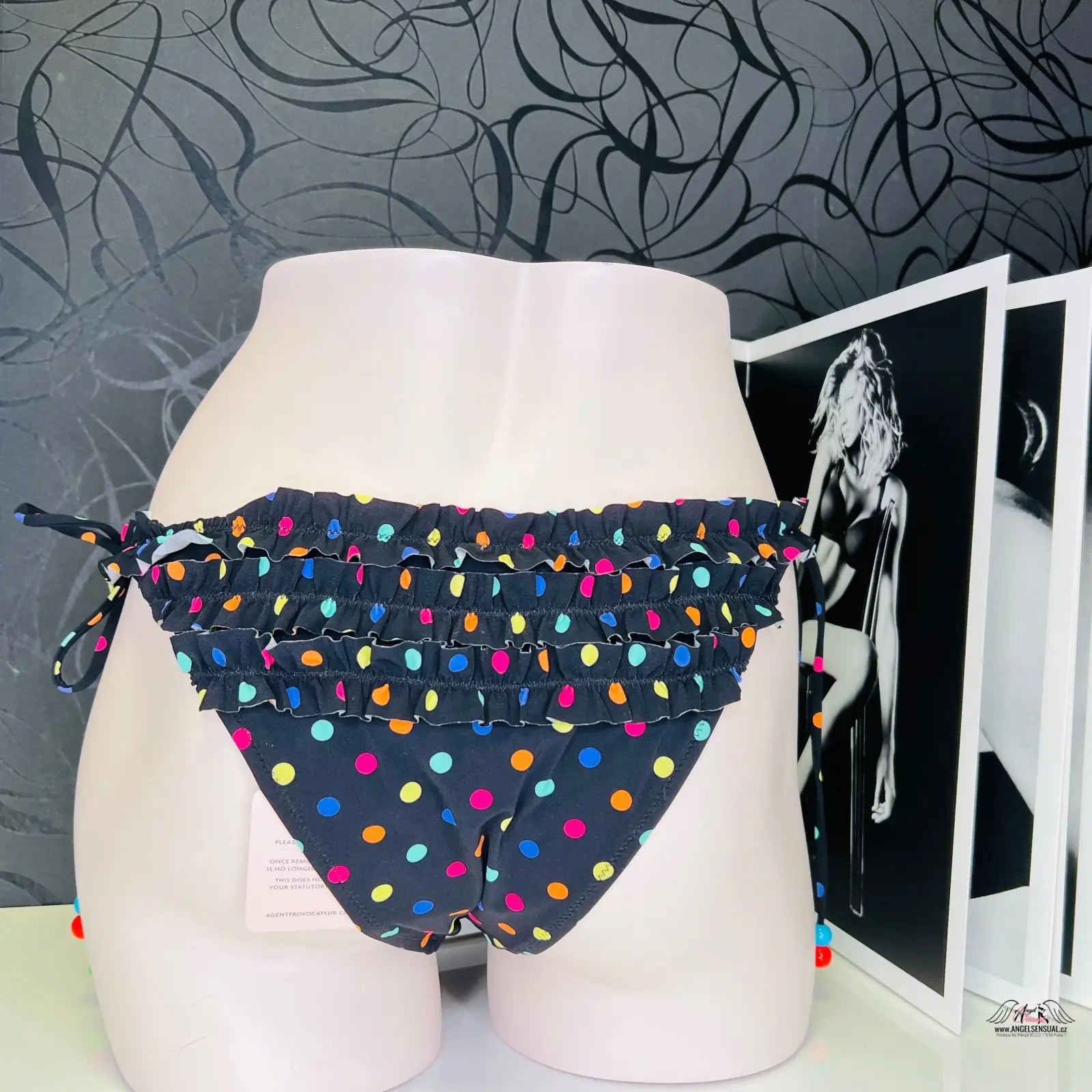 Polka-dotted spodní díl plavek Sidnie s volánky a barevnými korálky