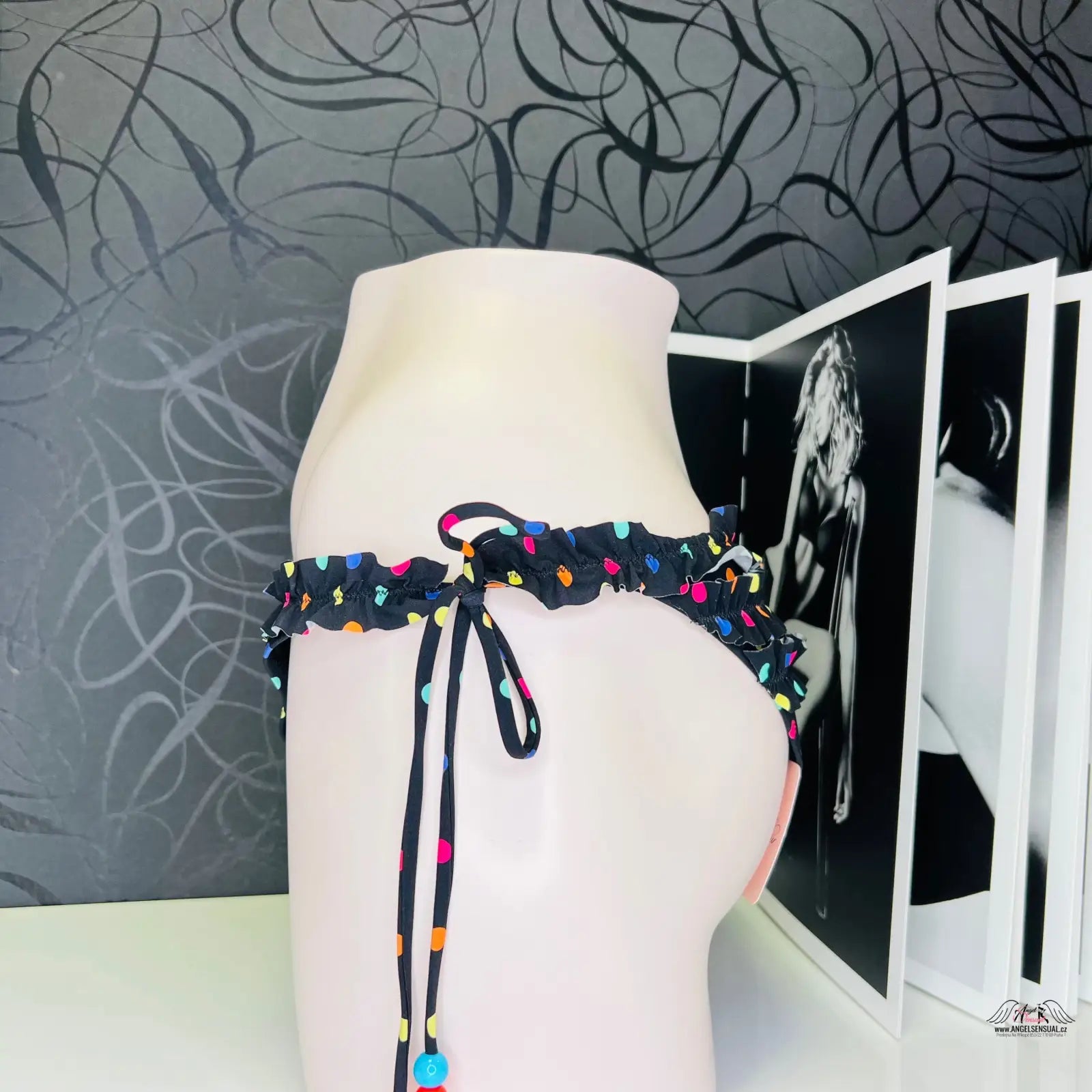 Black polka dot spodní díl plavek Sidnie s barevnými korálky, elegantní a stylový