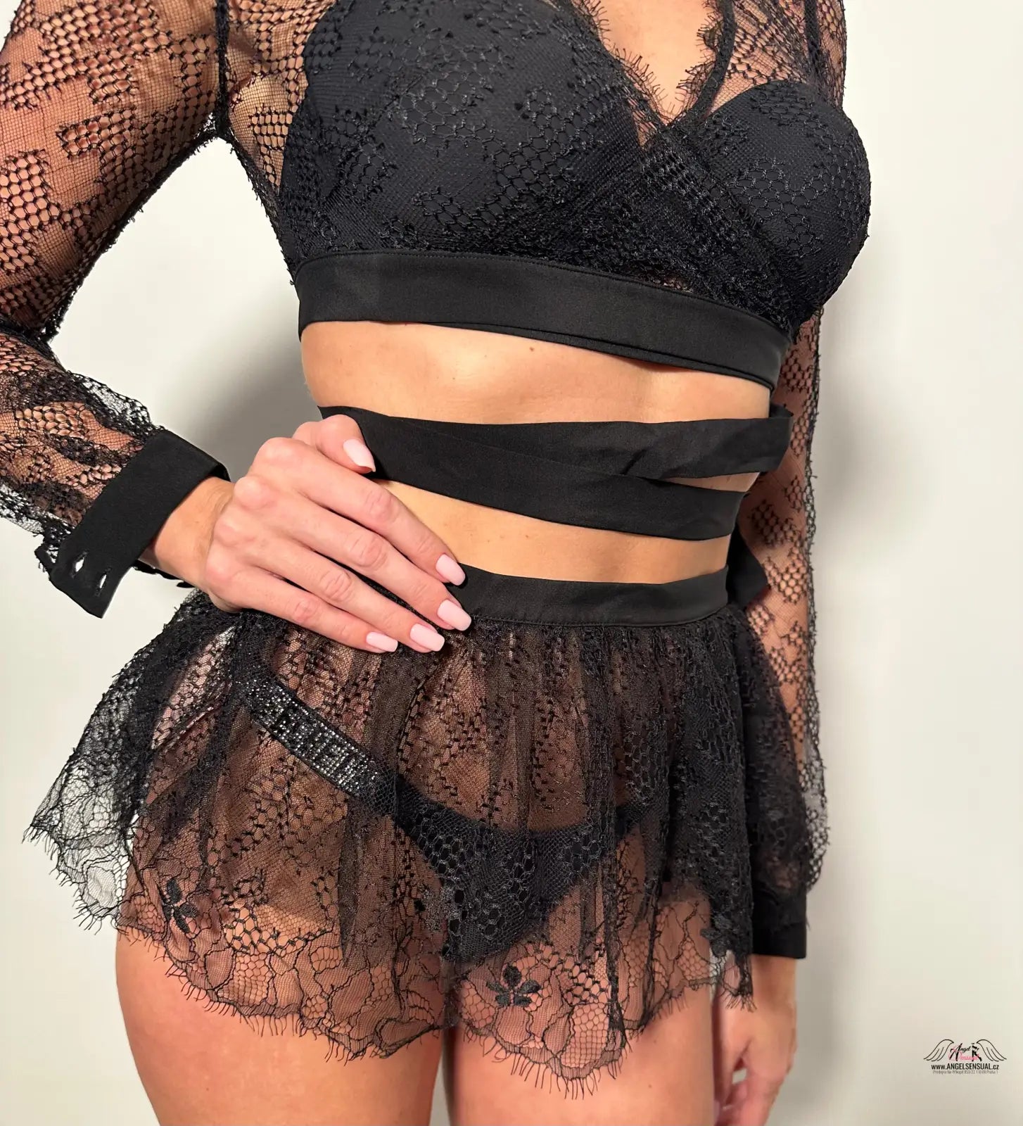 Black lace lingerie set with long sleeves and cutout waist details, Sukně Elsey Black, Agent Provocateur