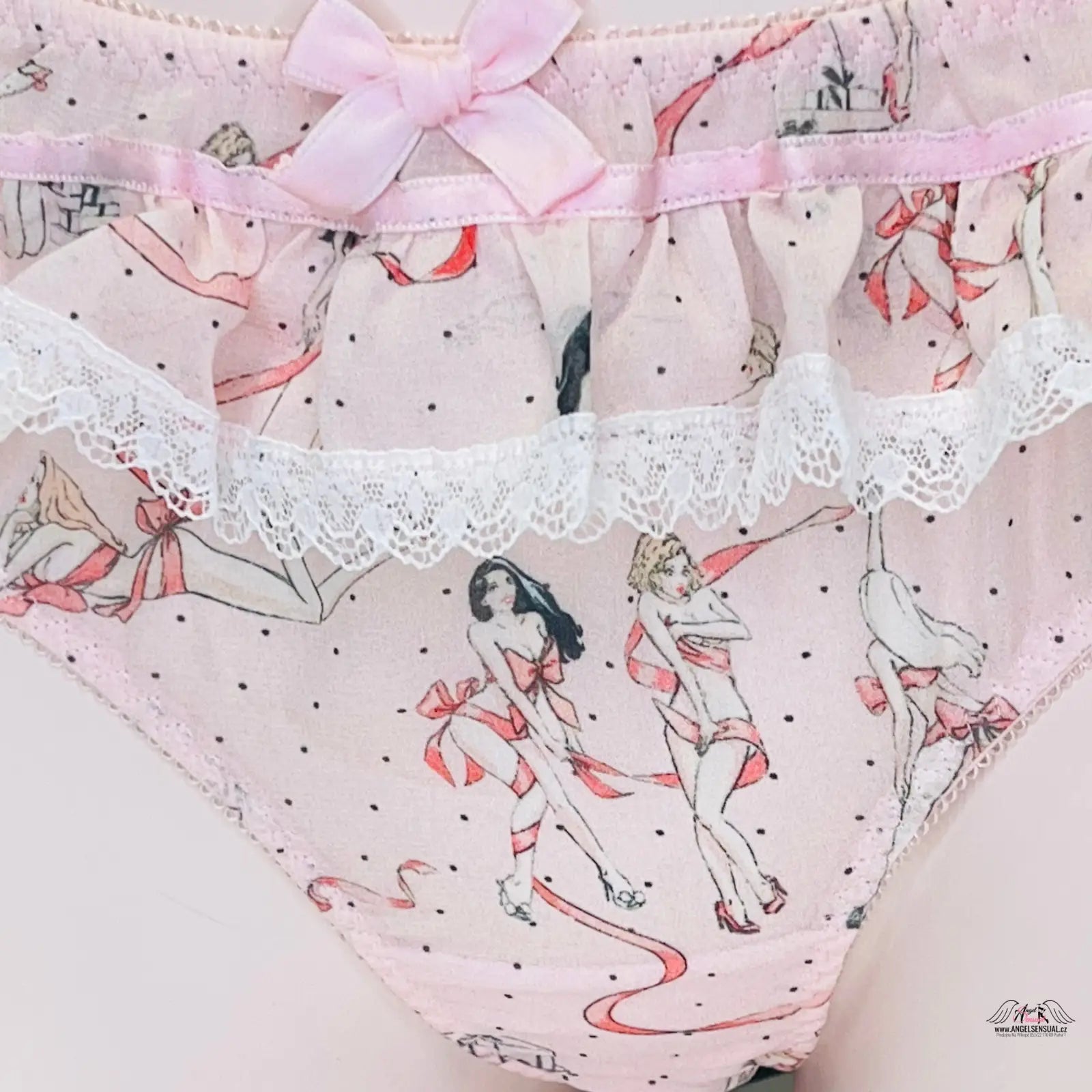 Elegantní tanga agent provocateur s růžovými puntíky, krajkou a mašlí