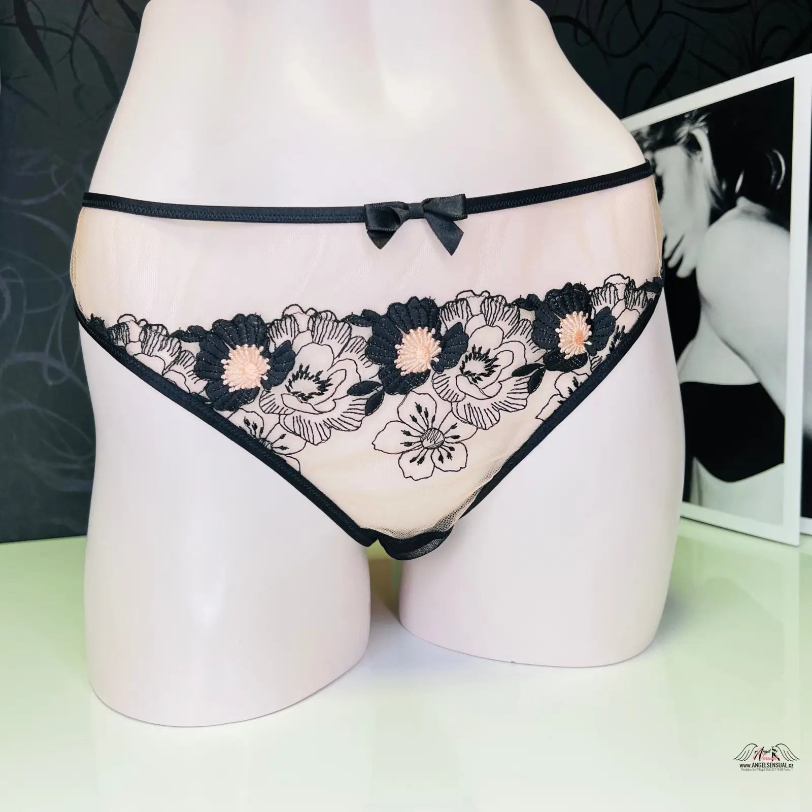 Agent Provocateur Tanga Janie s všitými květinami a květinovou výšivkou