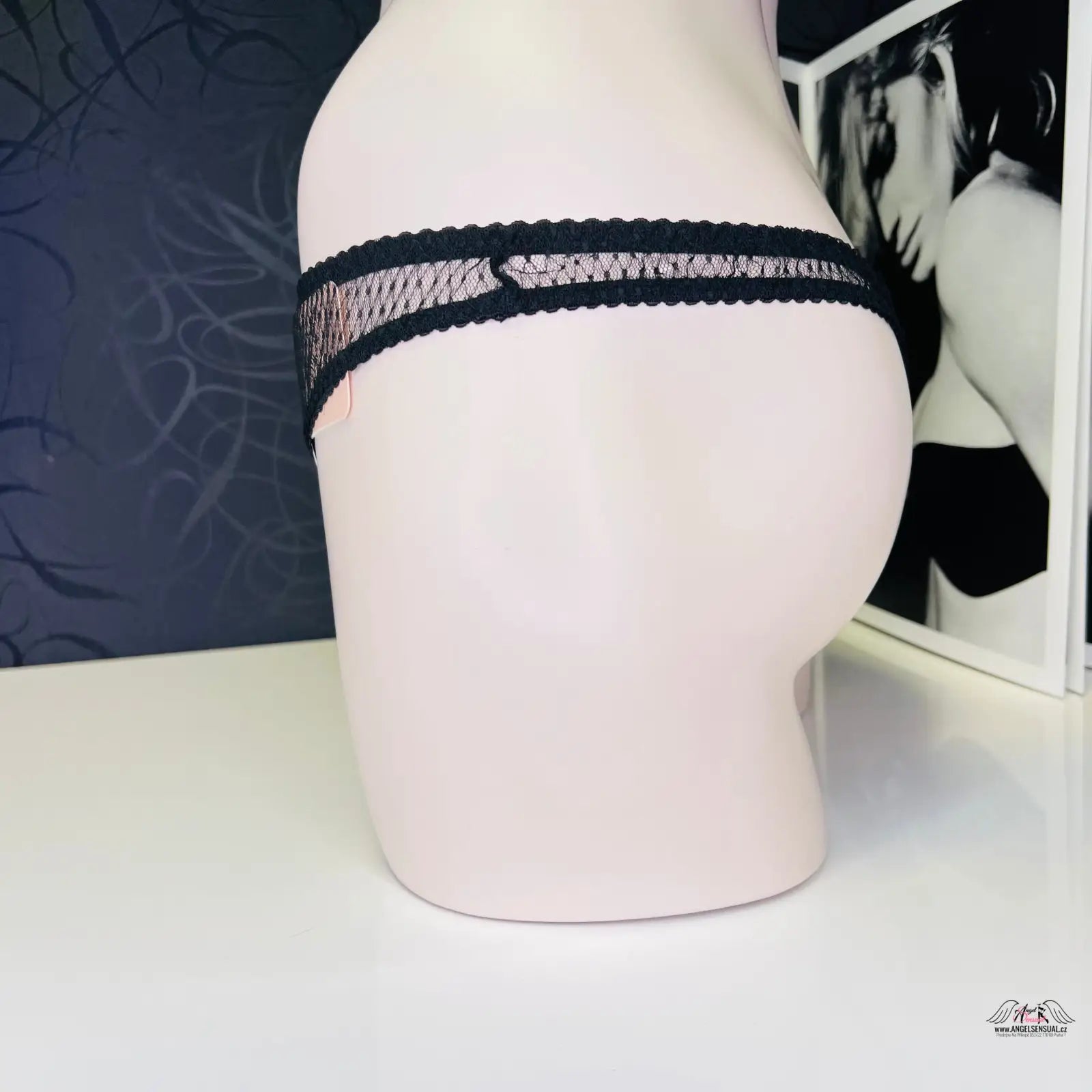 Agent Provocateur Tanga Peggy krajková tanga s černou krajkou, elegantní tanga peggy