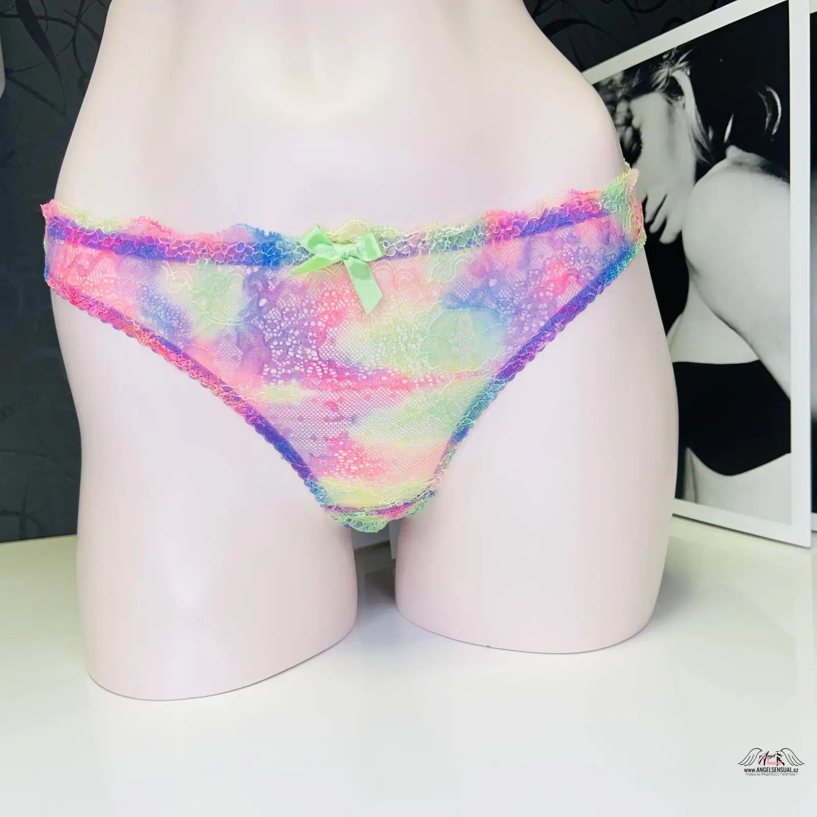Pastelové tie-dye kalhotky Agent Provocateur Tanga Phoenix s krajkou, luxusní smyslný phoenix