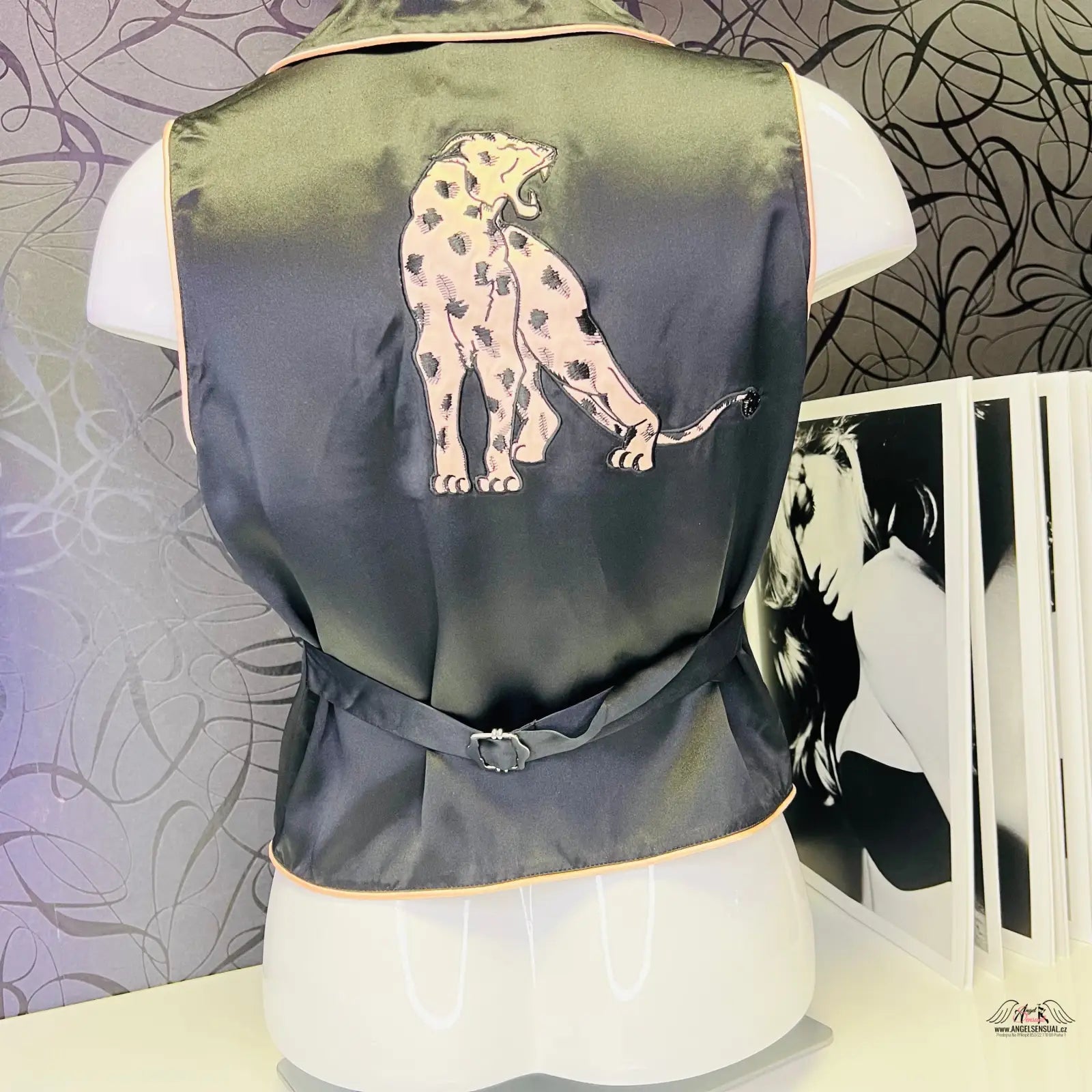 Black vestička selene panther s leopardím designem, stylová a hebká vestička selene