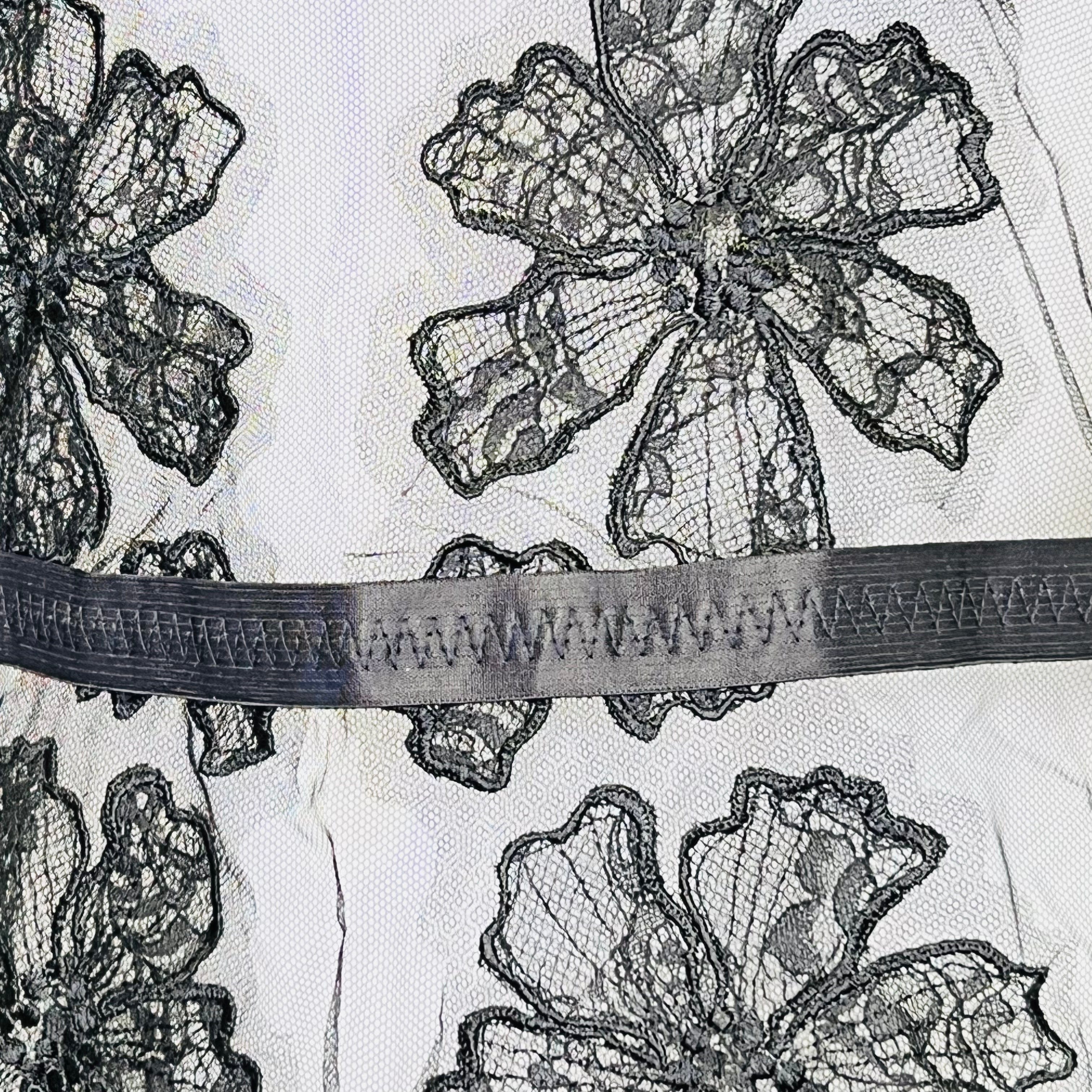 Floral lace fabric with elastic band for Sera Phina svádivé síťované body