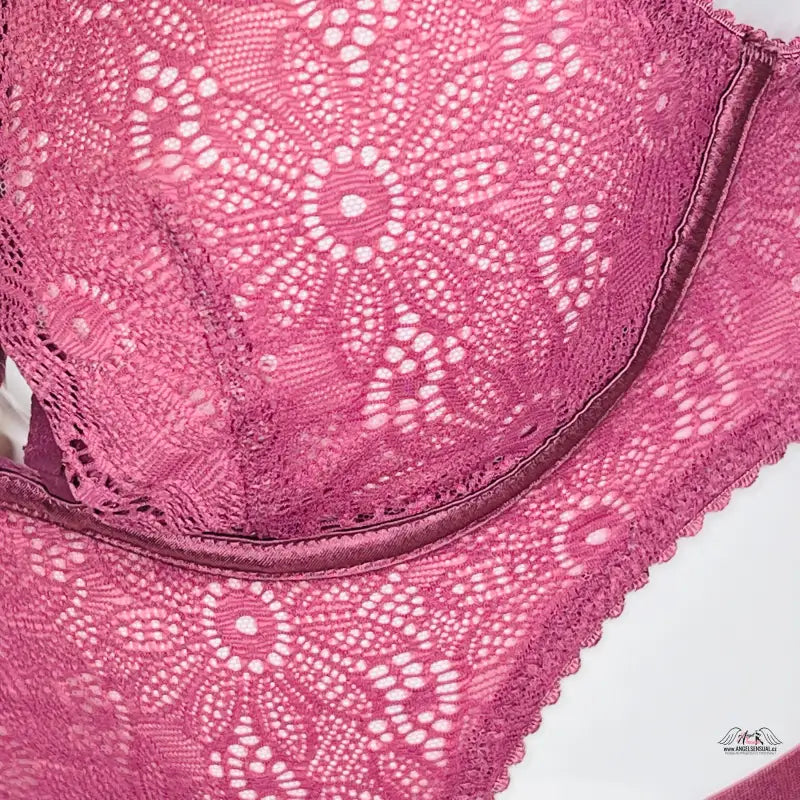 Floral lace bra se zlatou sponou a ozdobnými pásky v sexy braletka stylu
