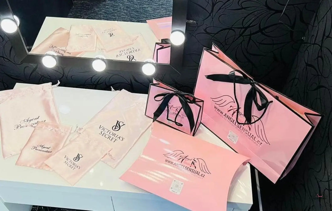 Pink a bílá dárková tašky s křídlem logo a osvětlením, luxusní dárkové balení