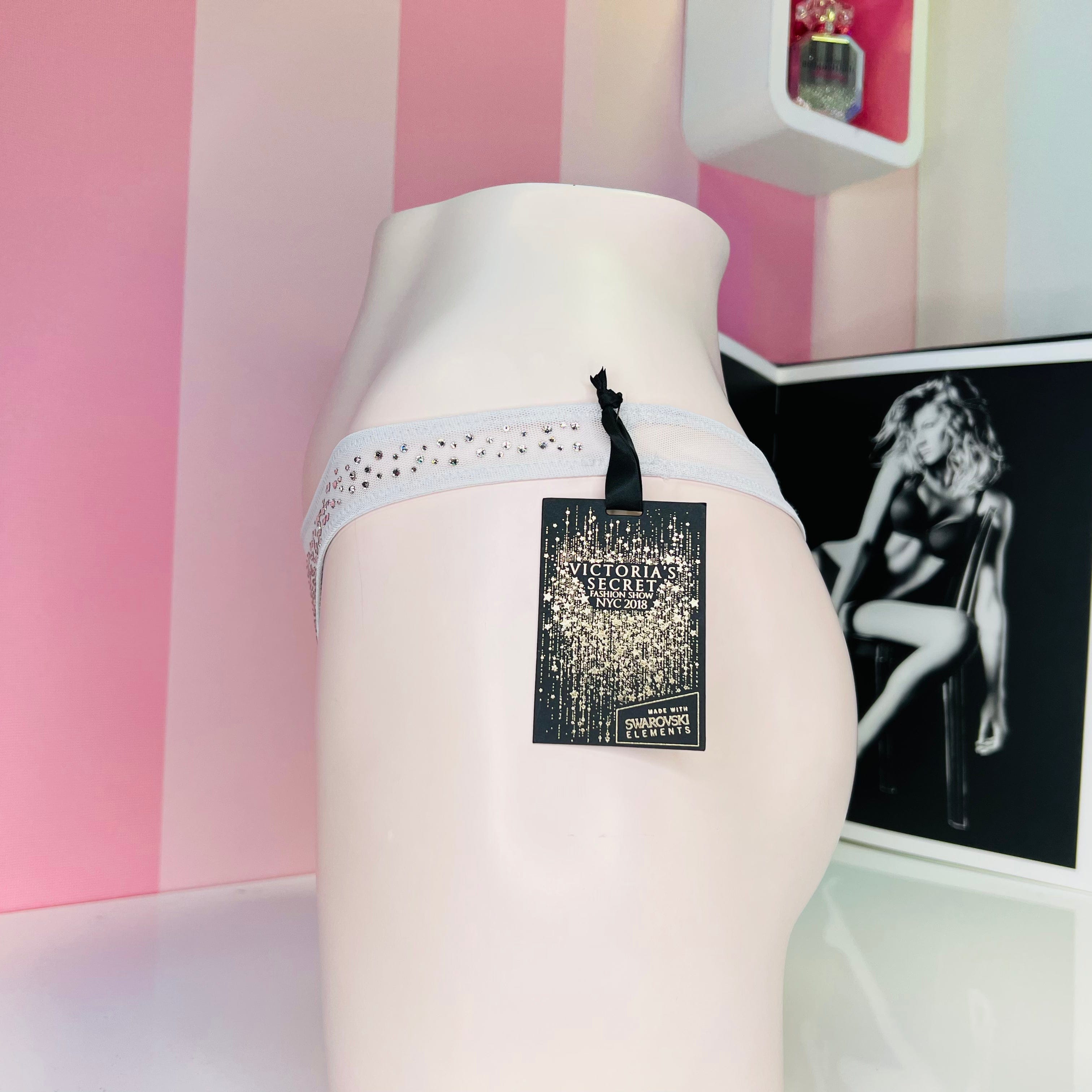 Bílé kalhotky Victoria’s Secret Tanga s Kamínky, vysoce kvalitní materiály