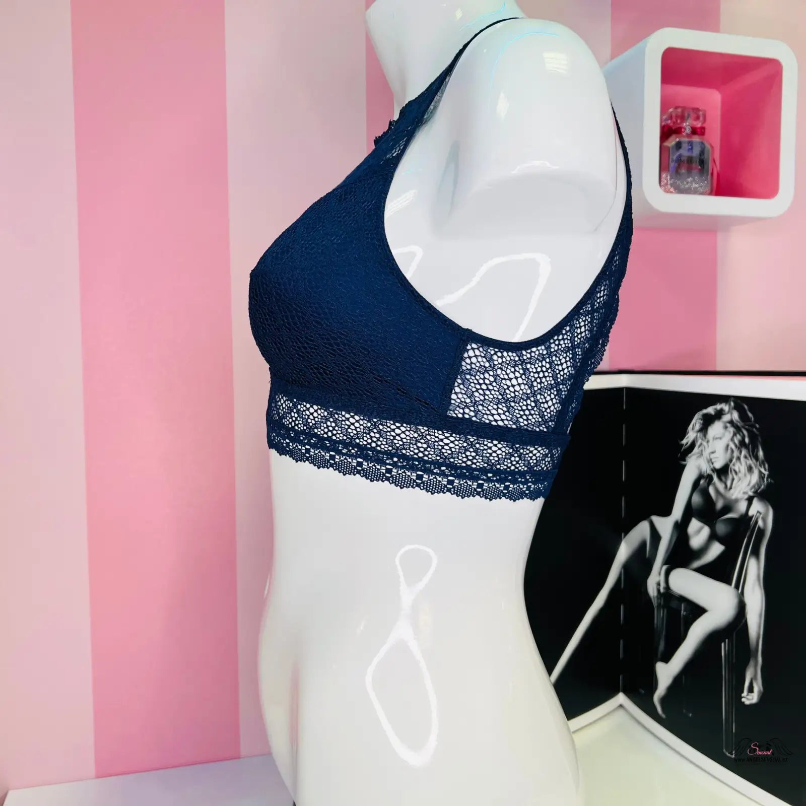 Něžná modrá krajková braletka od značky Victoria’s Secret pro elegantní vzhled