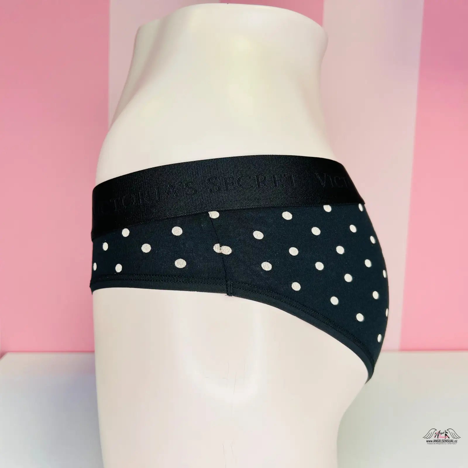 Elegantní černé kalhotky s puntíky od Victoria’s Secret pro stylové nošení