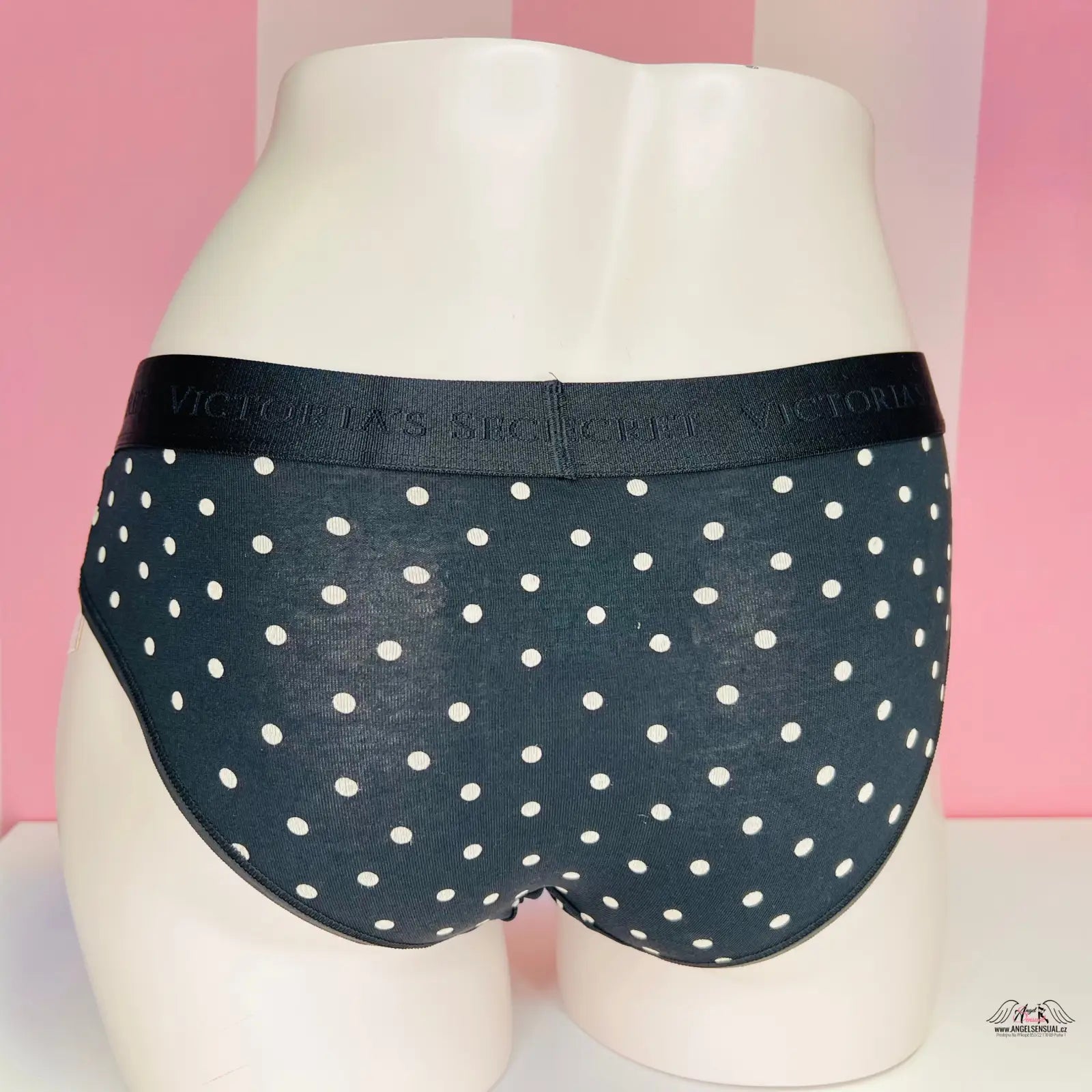 Elegantní kalhotky s puntíky od Victoria’s Secret v černé barvě