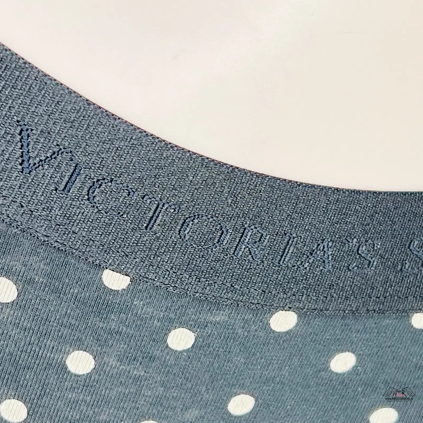 Polka-dot kalhotky Victoria’s Secret v elegantním stylu