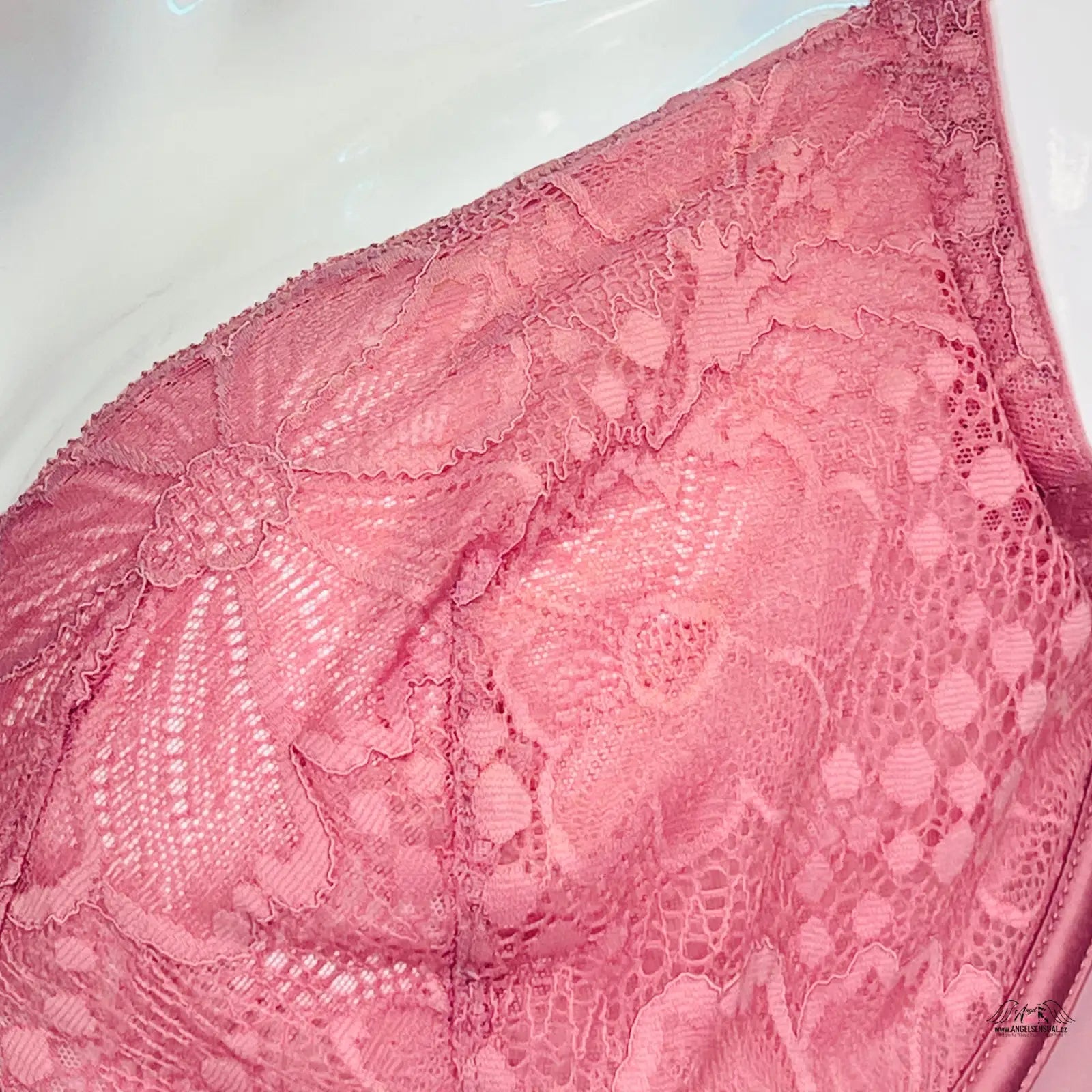 Růžový krajkový bralette s květinovým vzorem, Elegantní Krajková Podprsenka Bez Košíčků