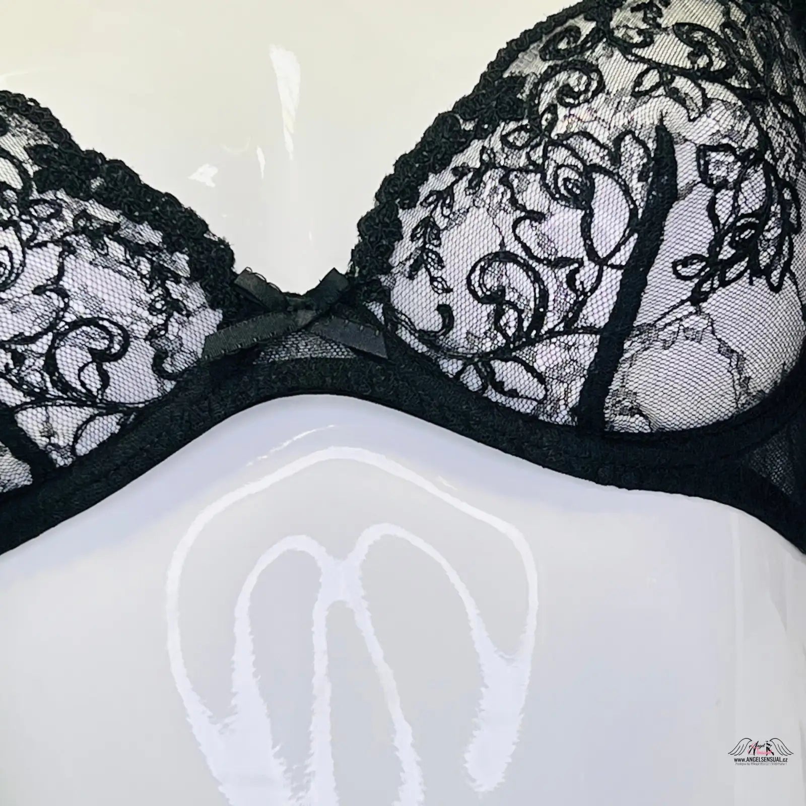Černá krajková podprsenka Elegantní Larreta s luxusním komfortem