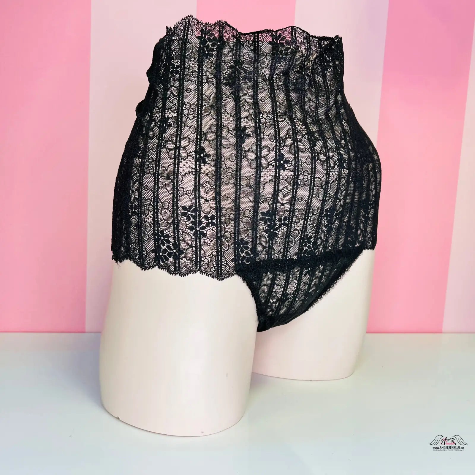 Černé krajkové vysoké kalhotky od Victoria’s Secret pro elegantní vzhled