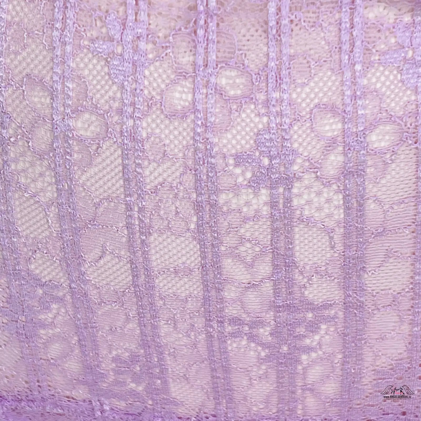 Křehká levandulová krajka se květinovým vzorem na Elegantních tangách Victoria’s Secret
