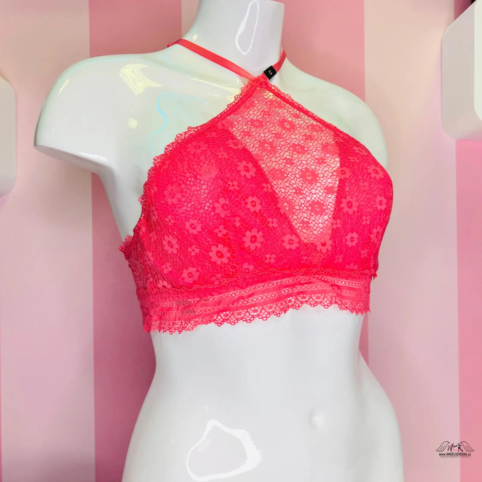 Červená krajková braletka s květinovým vzorem od Victoria’s Secret