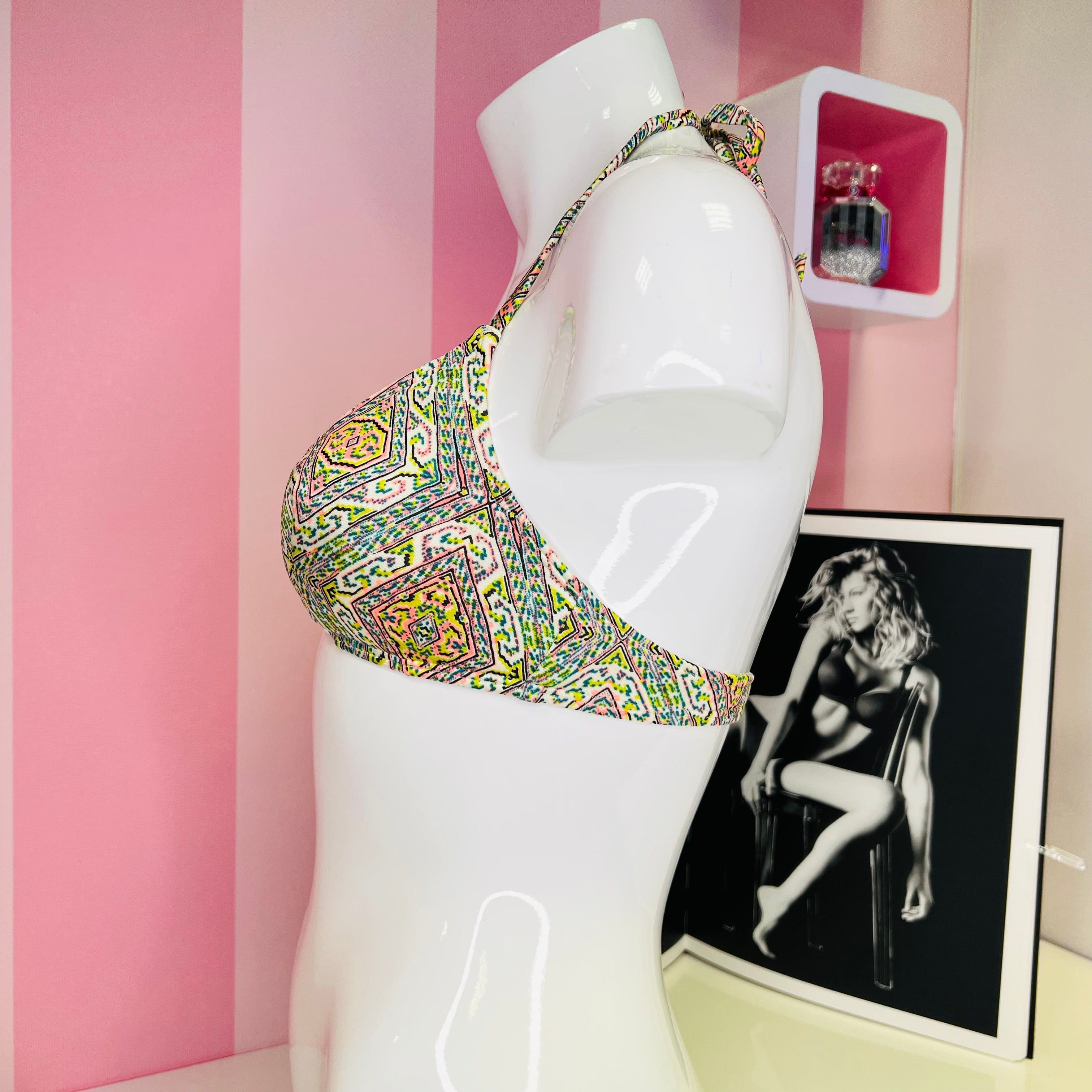Patterned halter bikini top with metal ring detail, sexy horní díl plavek, horní díl s kovovým akcentem