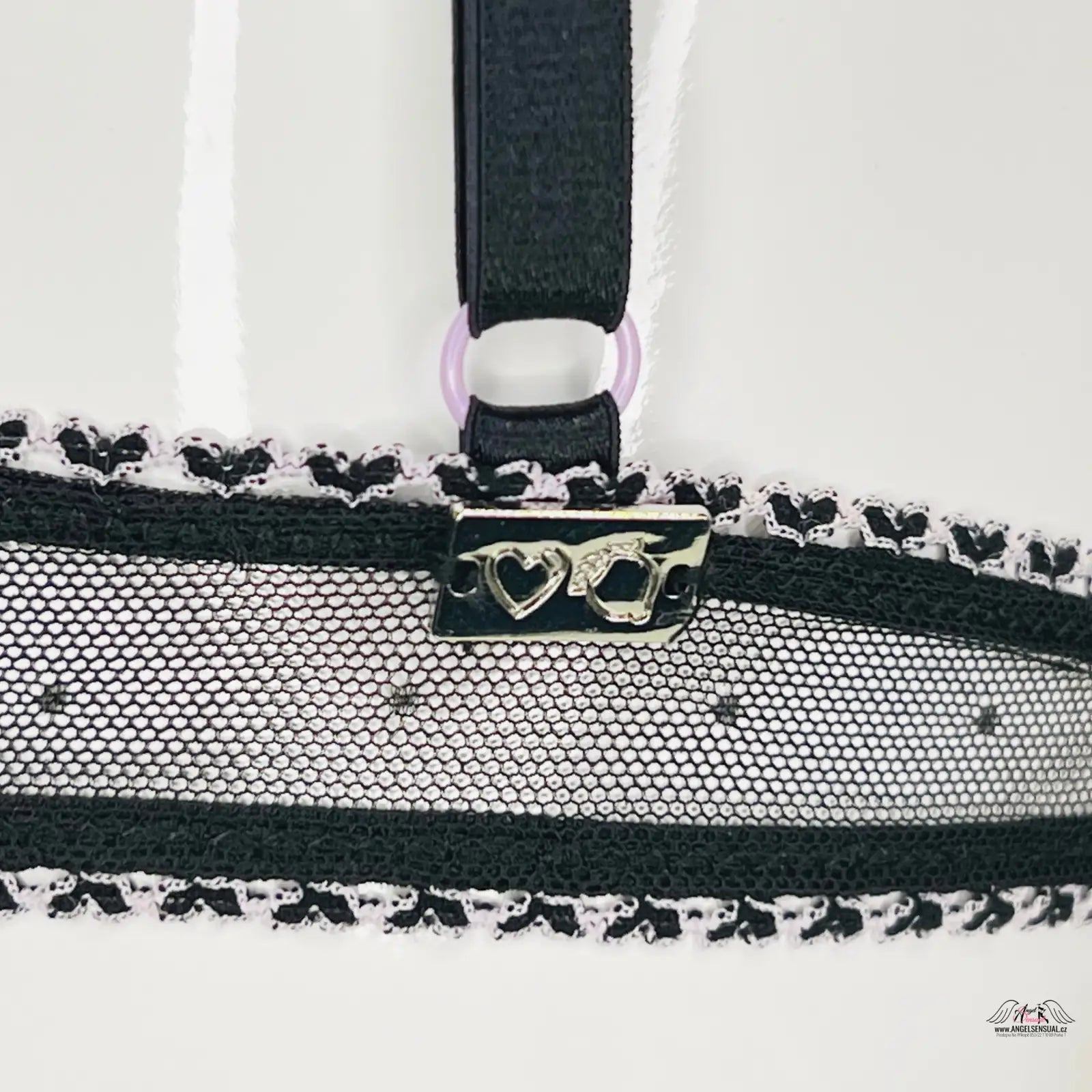 Černobílé krajkové choker necklace srdíčkovým přívěskem od Síťované podprsenky