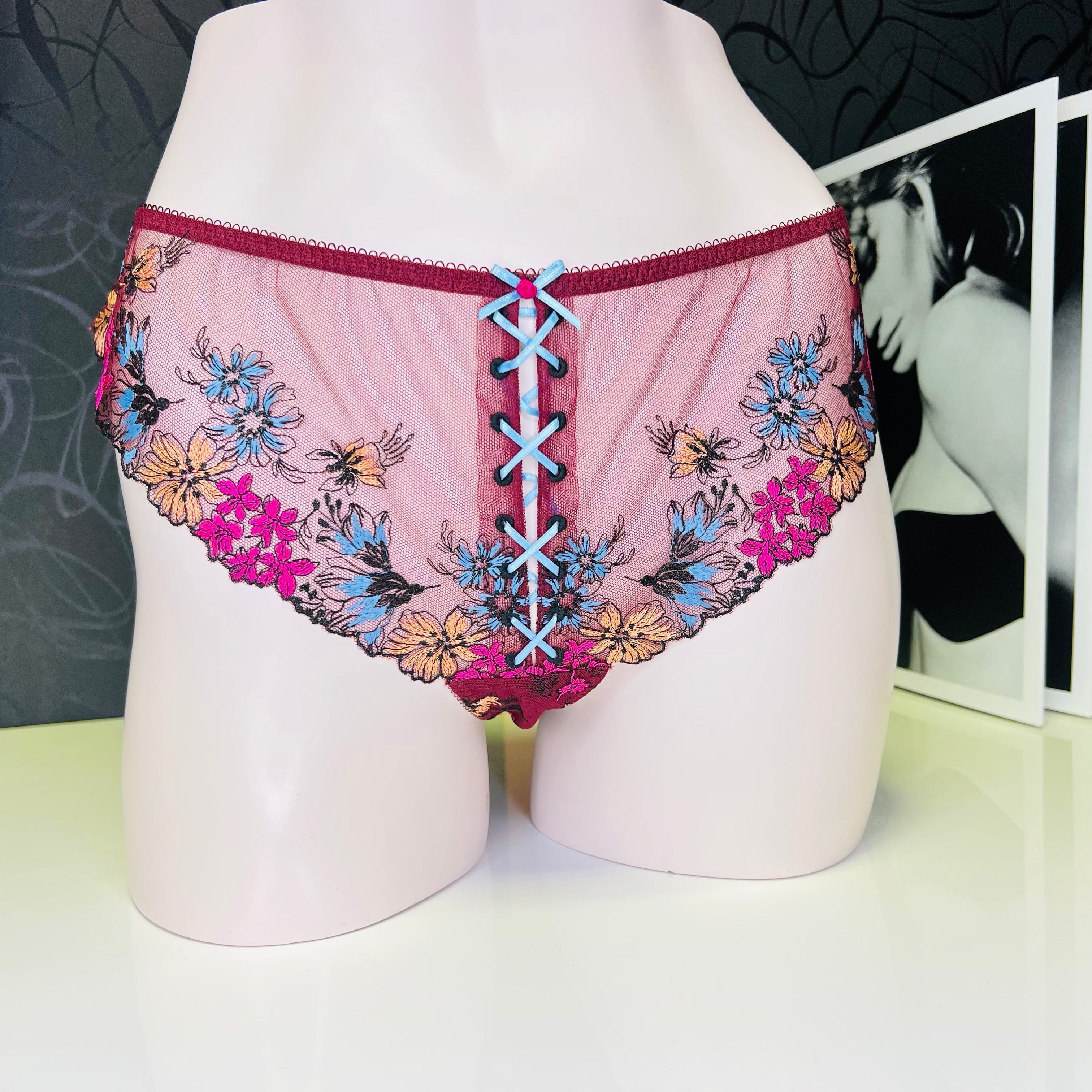 Agent Provocateur Kalhotky Bluebelle luxusní kalhotky s velmi vysokým pasem s květinovou výšivkou