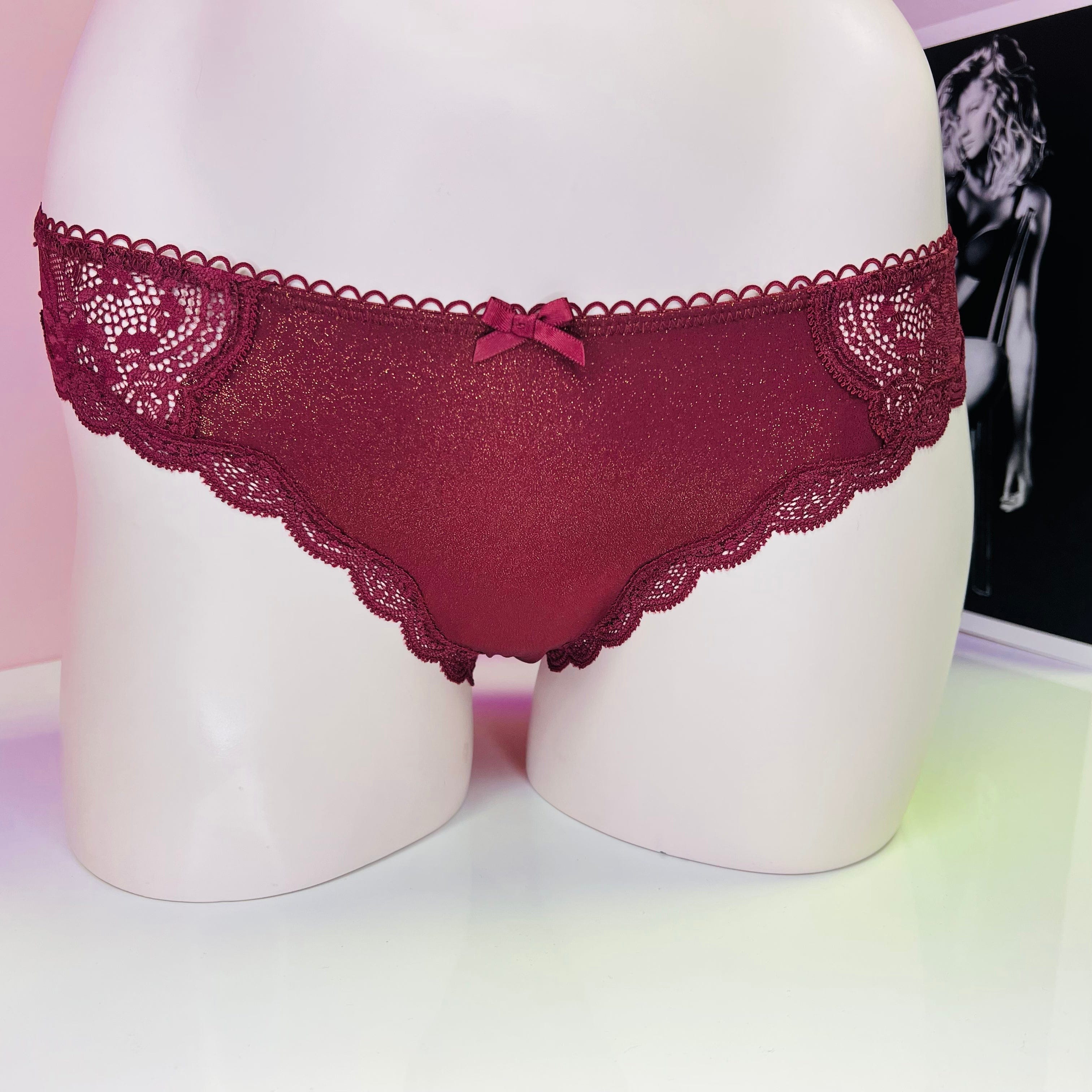 Victoria’s Secret svůdné krajkové cheekini s mašličkou a krajkovým lemem