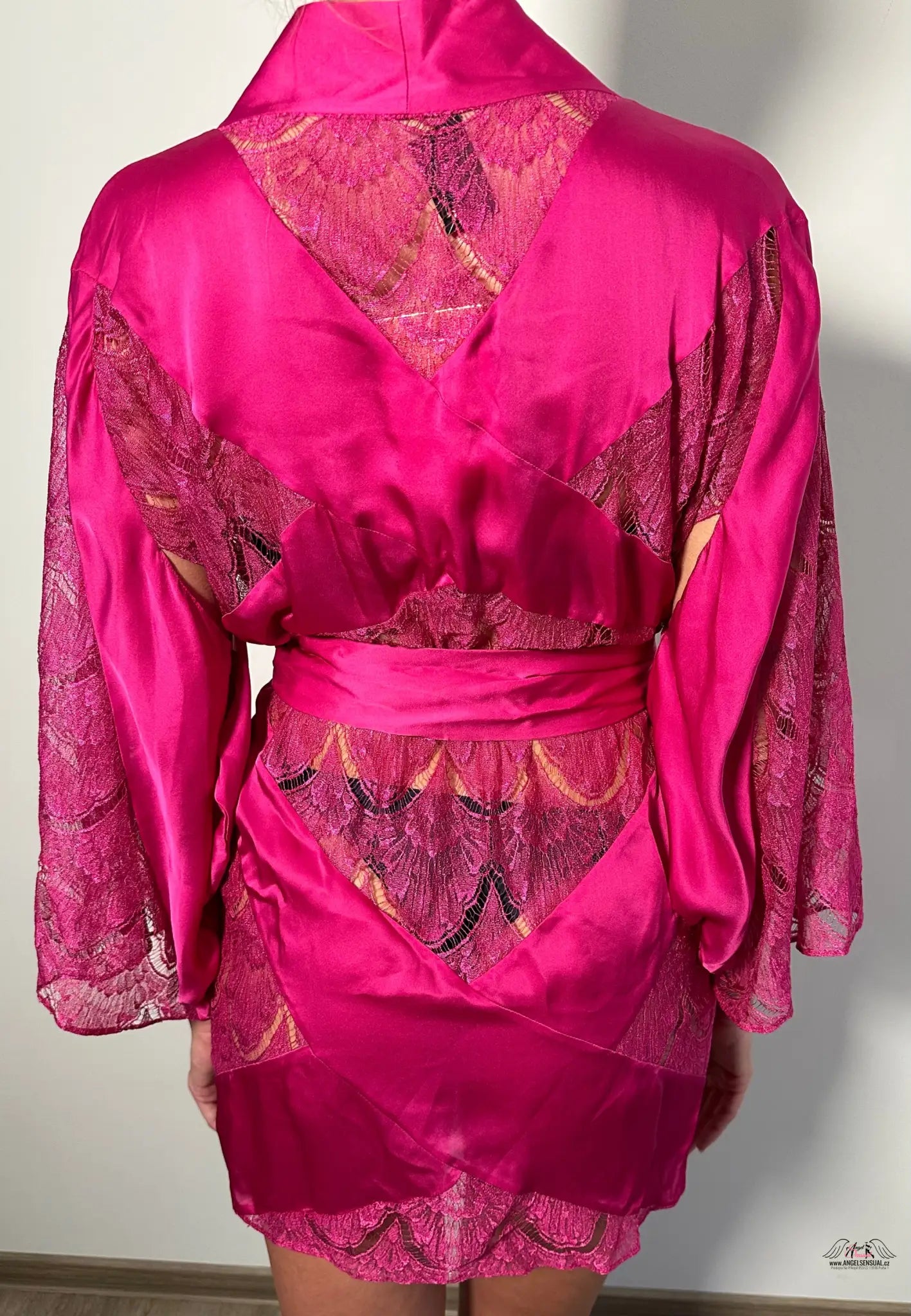Agent Provocateur Hedvábný župánek s růžovým hedvábím a krajkou, kimono emie style