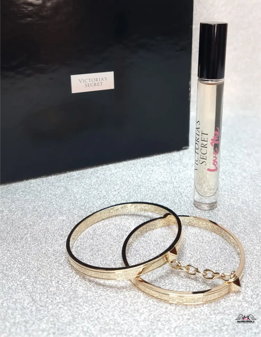 Zlaté náramky kolekce Victoria’s Secret Love Me, luxusní set parfému pout agent provocateur