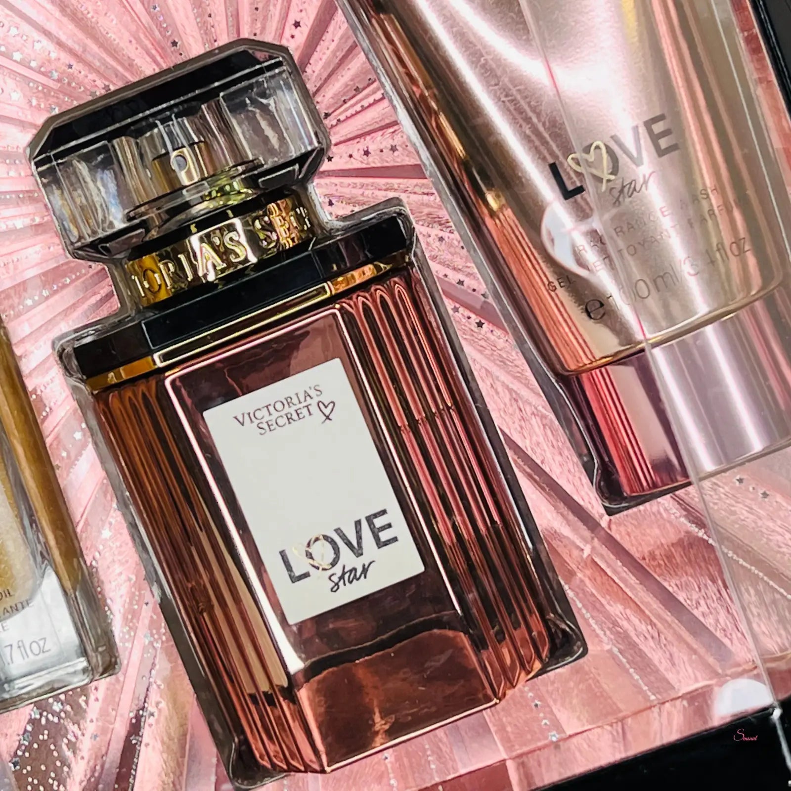 Victoria’s Secret Love Star parfémová sada v jiskřivé bedýnce naplněná ovocným květinovým dárkem roztomilého mini