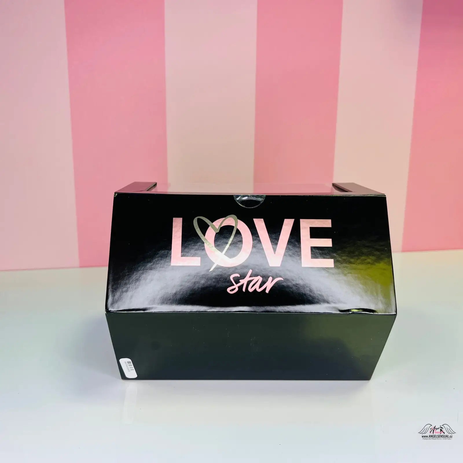 Jiskřivá bedýnka naplněná s Love Star textem, ideální ovocný květinový dárek