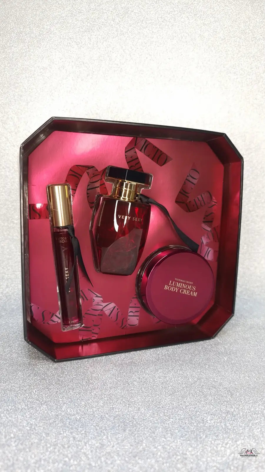 Červená sada parfémů Victoria’s Secret Very Sexy s vůní Very Sexy, svůdná vůně