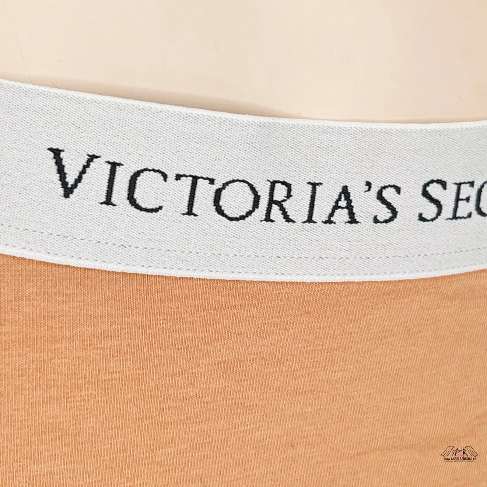 Bílá elastická guma s černým textem VICTORIA’S SEC na spodním prádle Komfortní Bavlněné Kalhotky