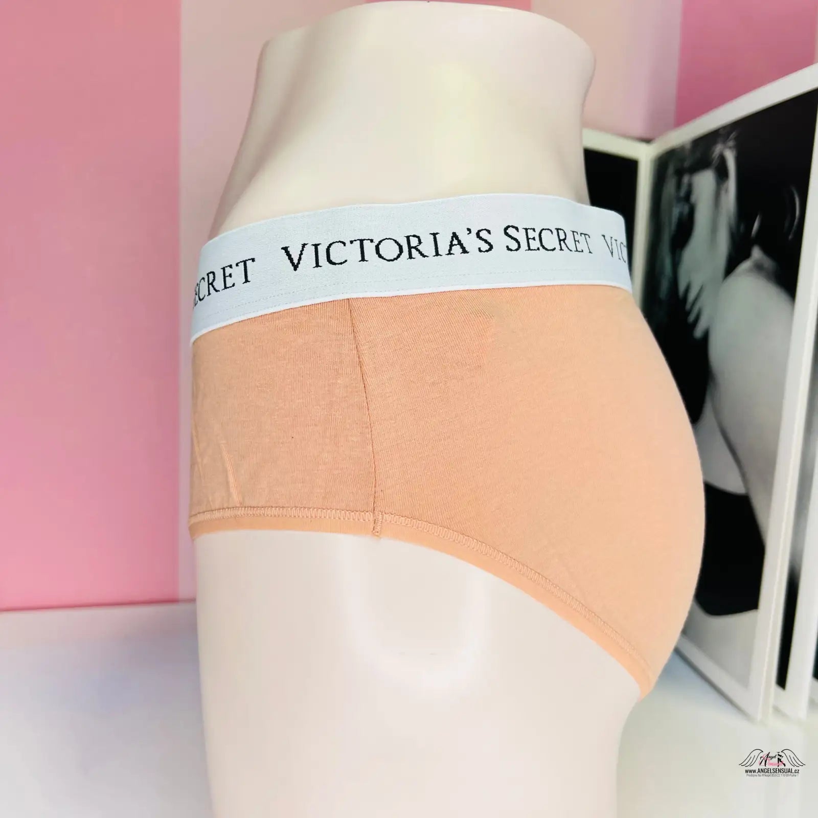 Meruňková spodní prádlo Victoria’s Secret s elastickým páskem pro pohodlí