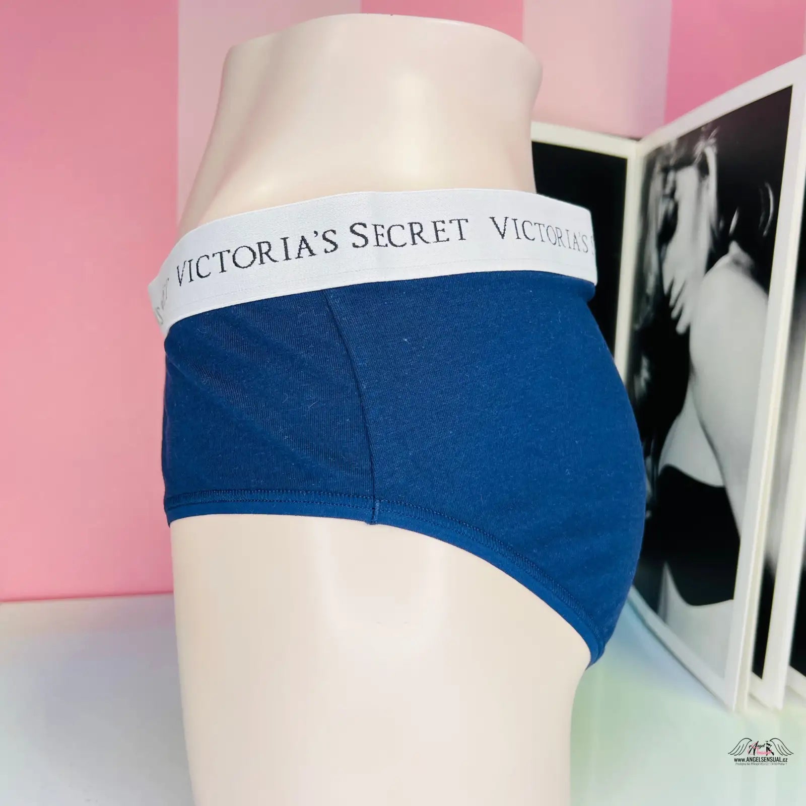 Modré spodní prádlo Victoria’s Secret s bílým elastickým páskem