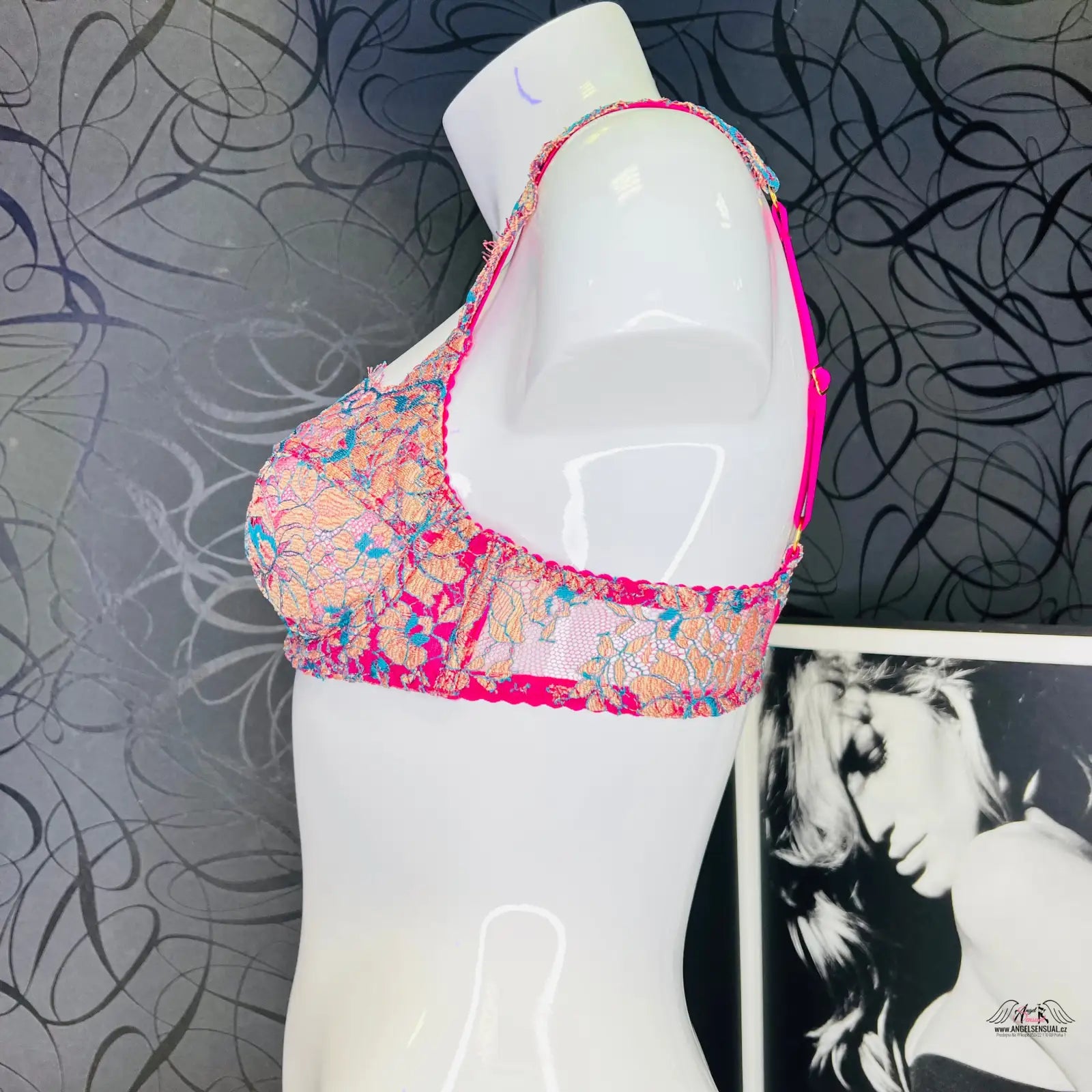 Florální vzorovaná růžová podprsenka Liliana s ozdobnou mašličkou