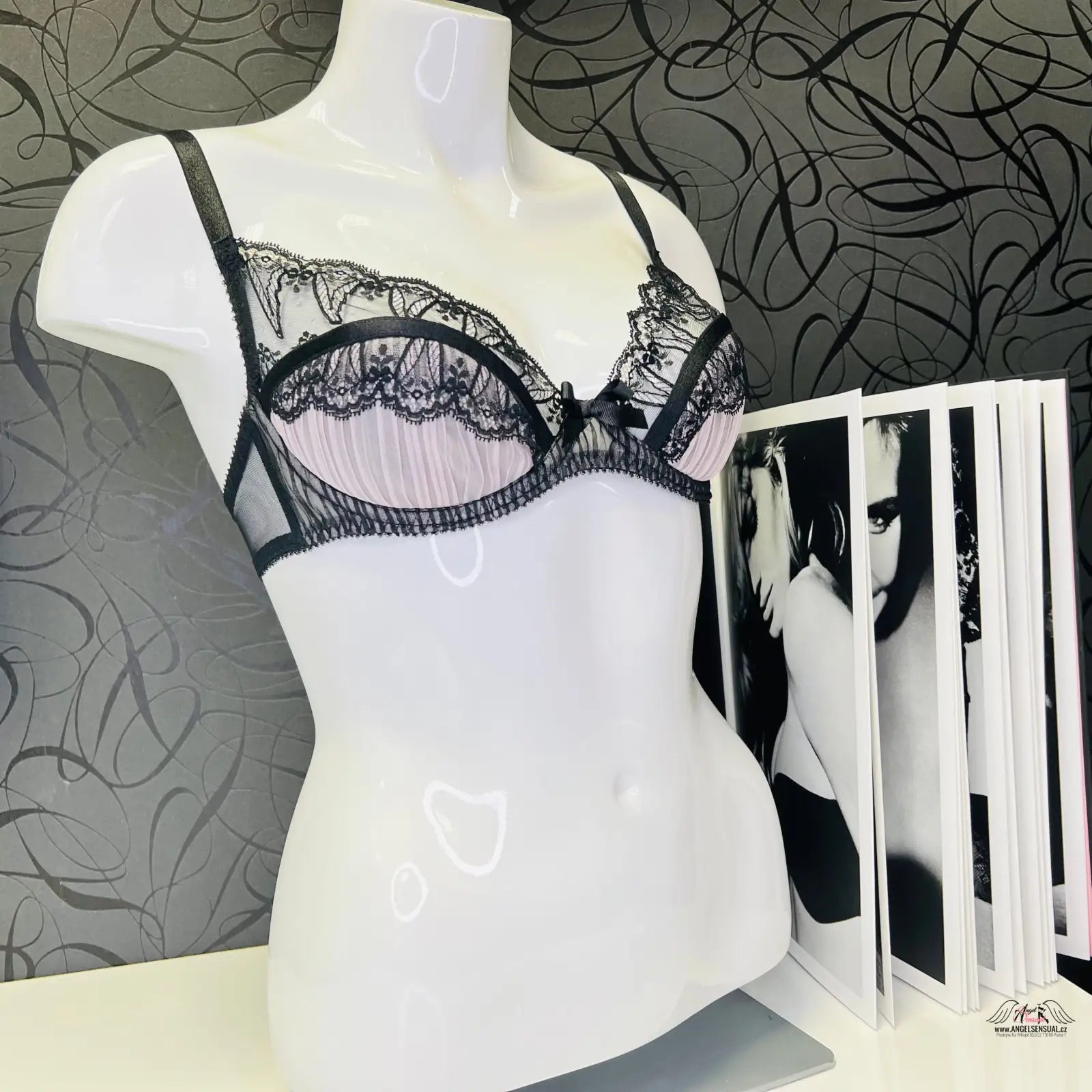 Lace-trimmed pink and black bra from Luxusní Krajková Podprsenka Fifi Agent Provocateur